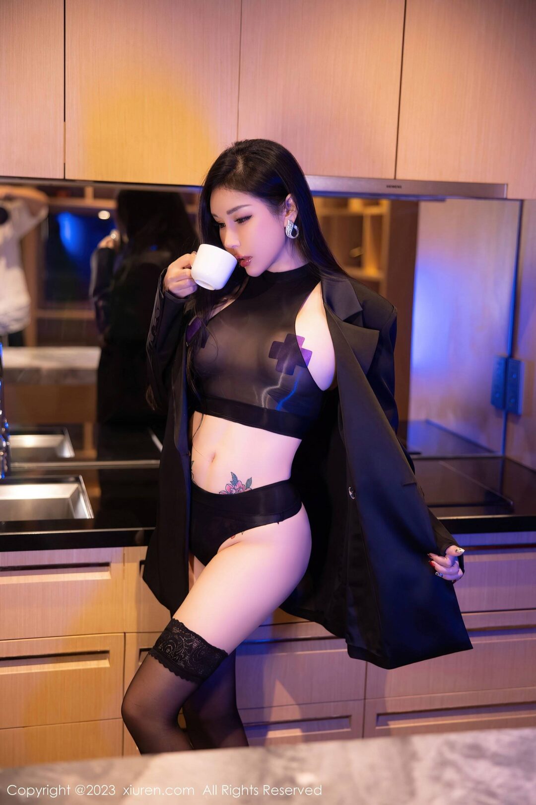 [XiuRen秀人网] No.6143 田冰冰 黑丝美臀-看套图