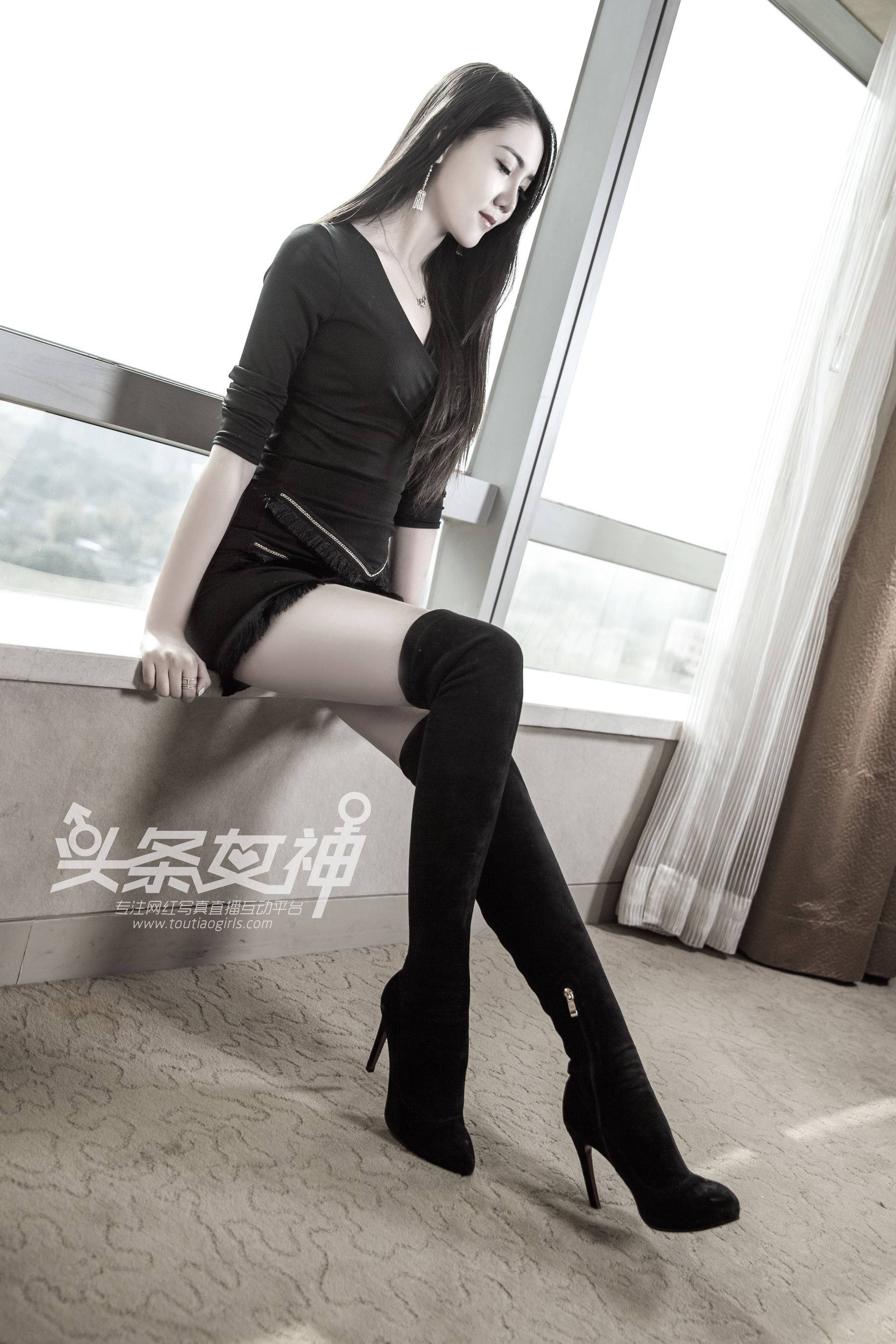 雪娇《美腿美足征服》 [头条女神Toutiaogirls]Xiuren秀人写真高清美女套图写真下载-看套图看套图