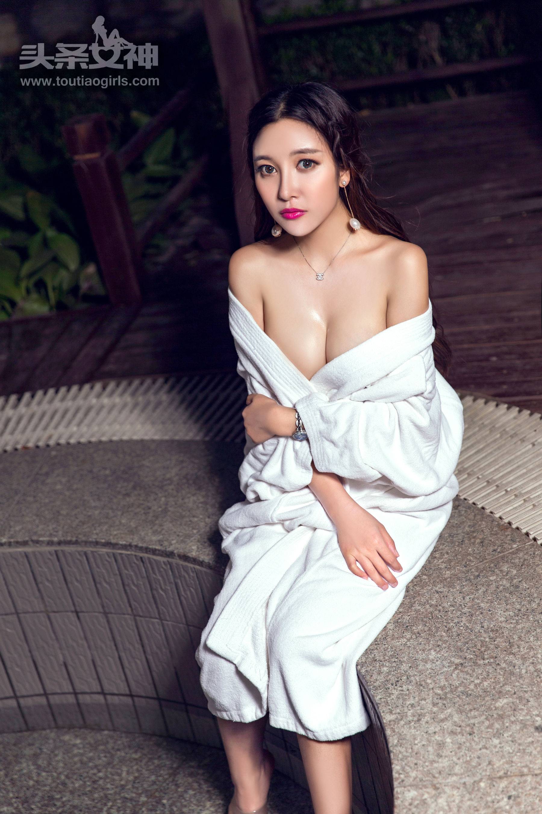 李梓熙《汤泉美人》 [头条女神]Xiuren秀人写真高清美女套图写真下载-看套图看套图