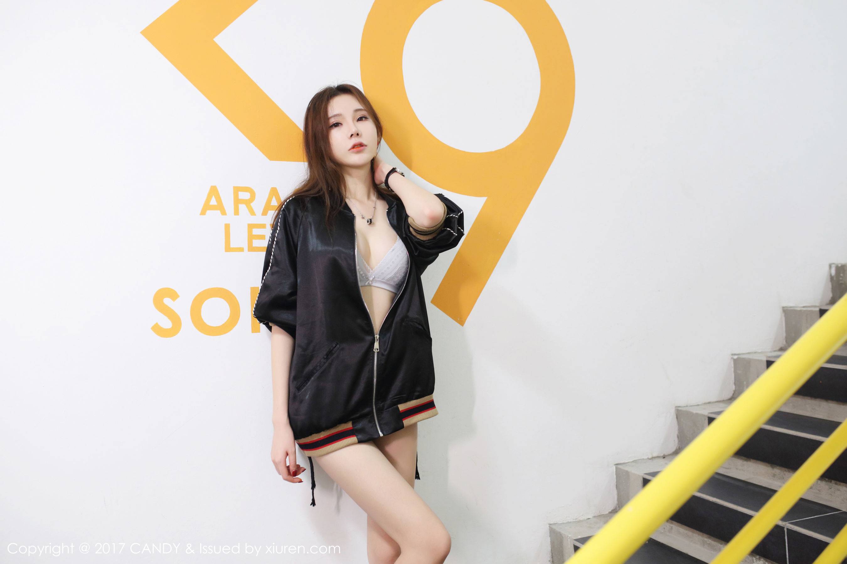 萌琪琪Irene《运动装+白色比基尼》 [网红馆CANDY] VOL.044Xiuren秀人写真高清美女套图写真下载-看套图看套图