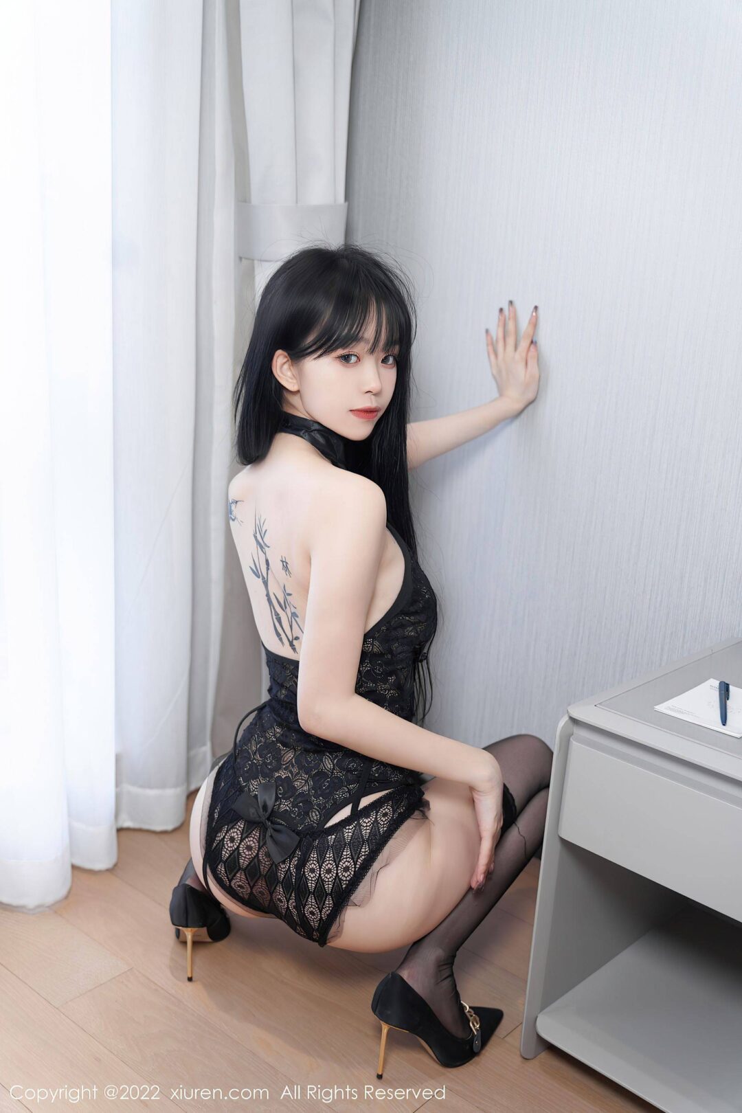 [XiuRen秀人网] No.5243 奶瓶. 黑丝美腿-看套图