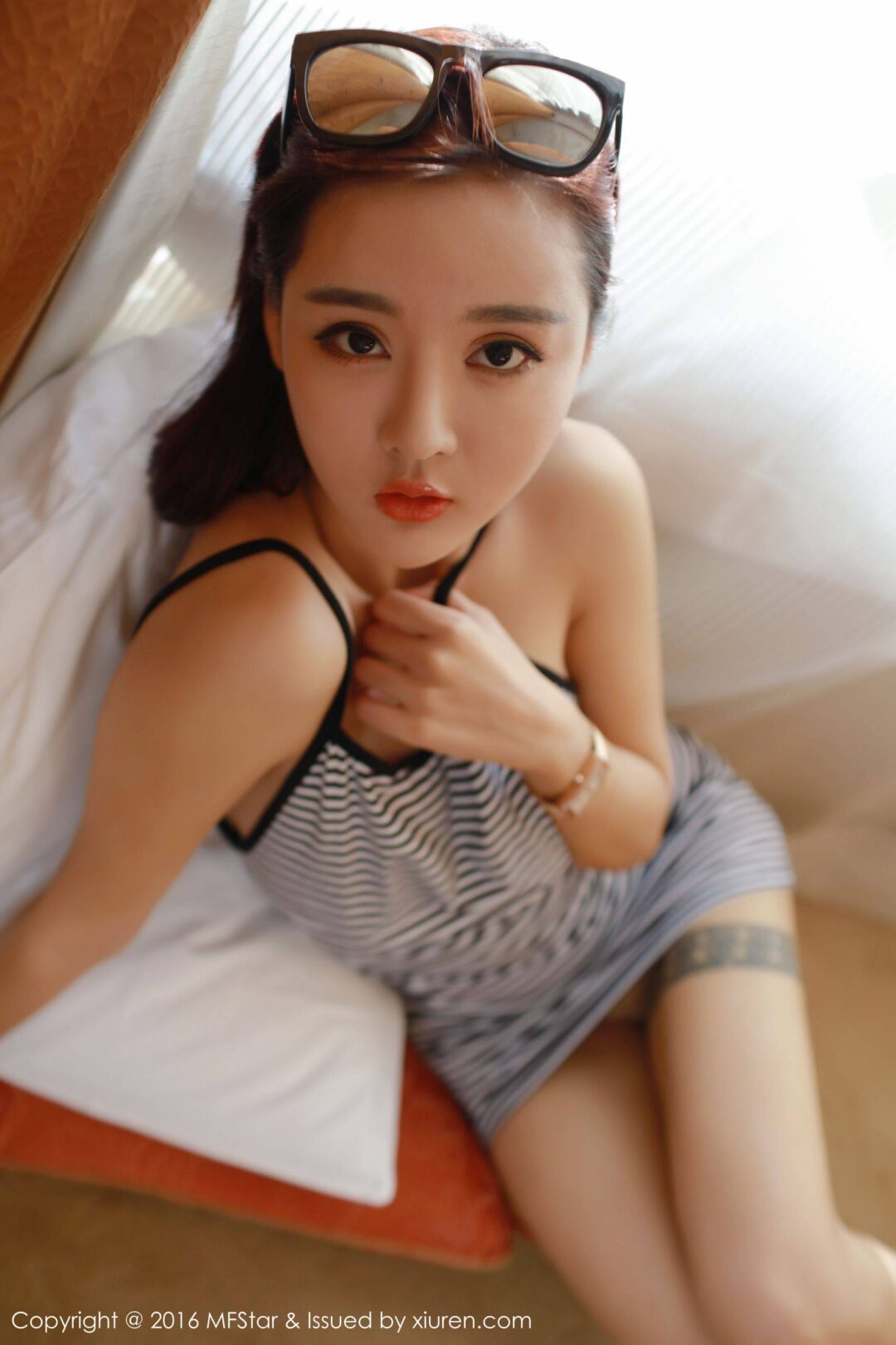 佳佳JiaJia – 五官精致、颜值靓丽且拥有傲人巨乳的美女模特 [模范学院MFStar] Vol.060Xiuren秀人写真高清美女套图写真下载-看套图看套图