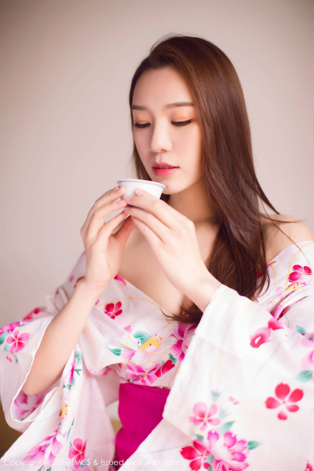 新人模特katrina《首套写真》 [爱蜜社IMiss] Vol.252Xiuren秀人写真高清美女套图写真下载-看套图看套图