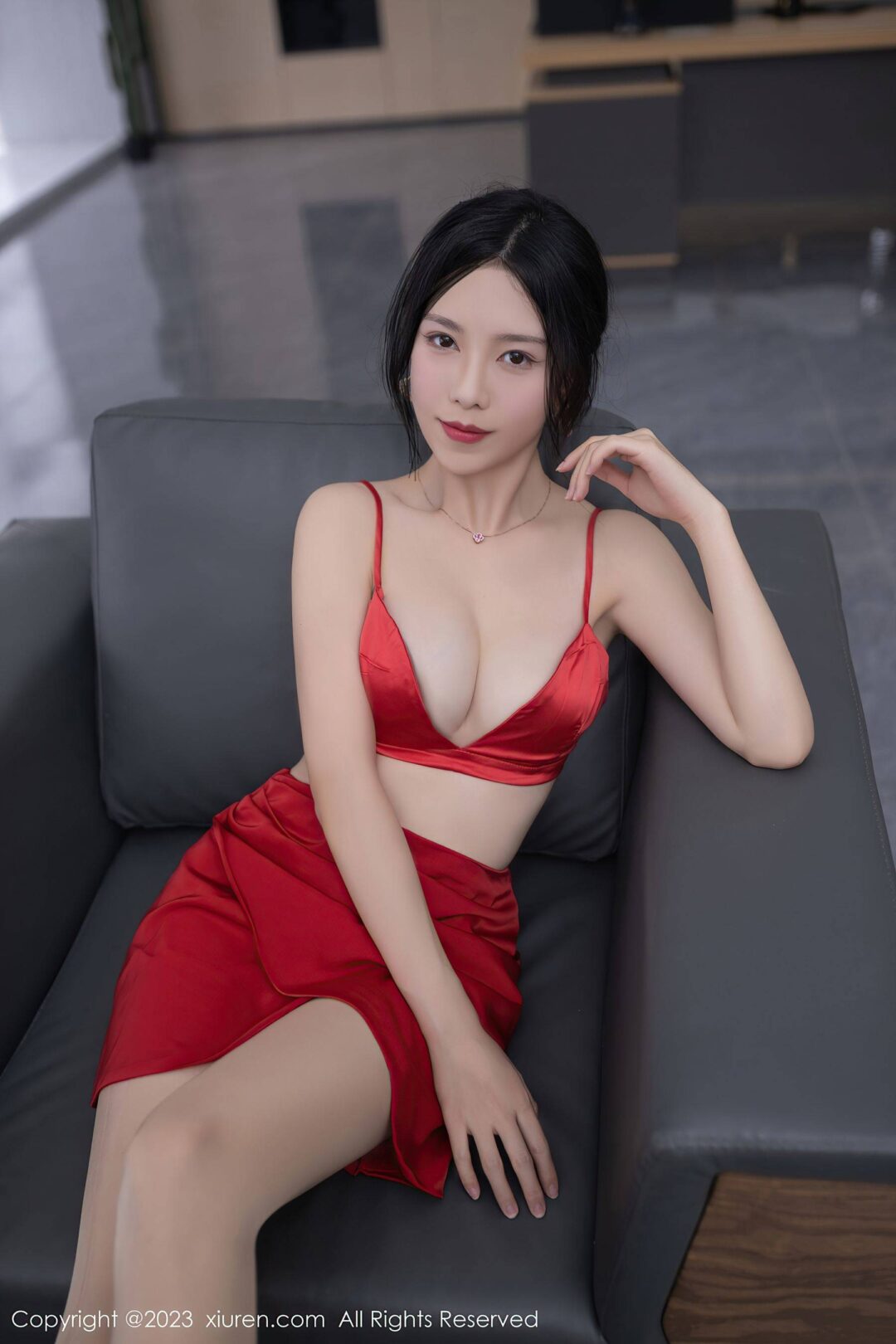 [XiuRen秀人网] No.6189 利世 短裙美腿-看套图