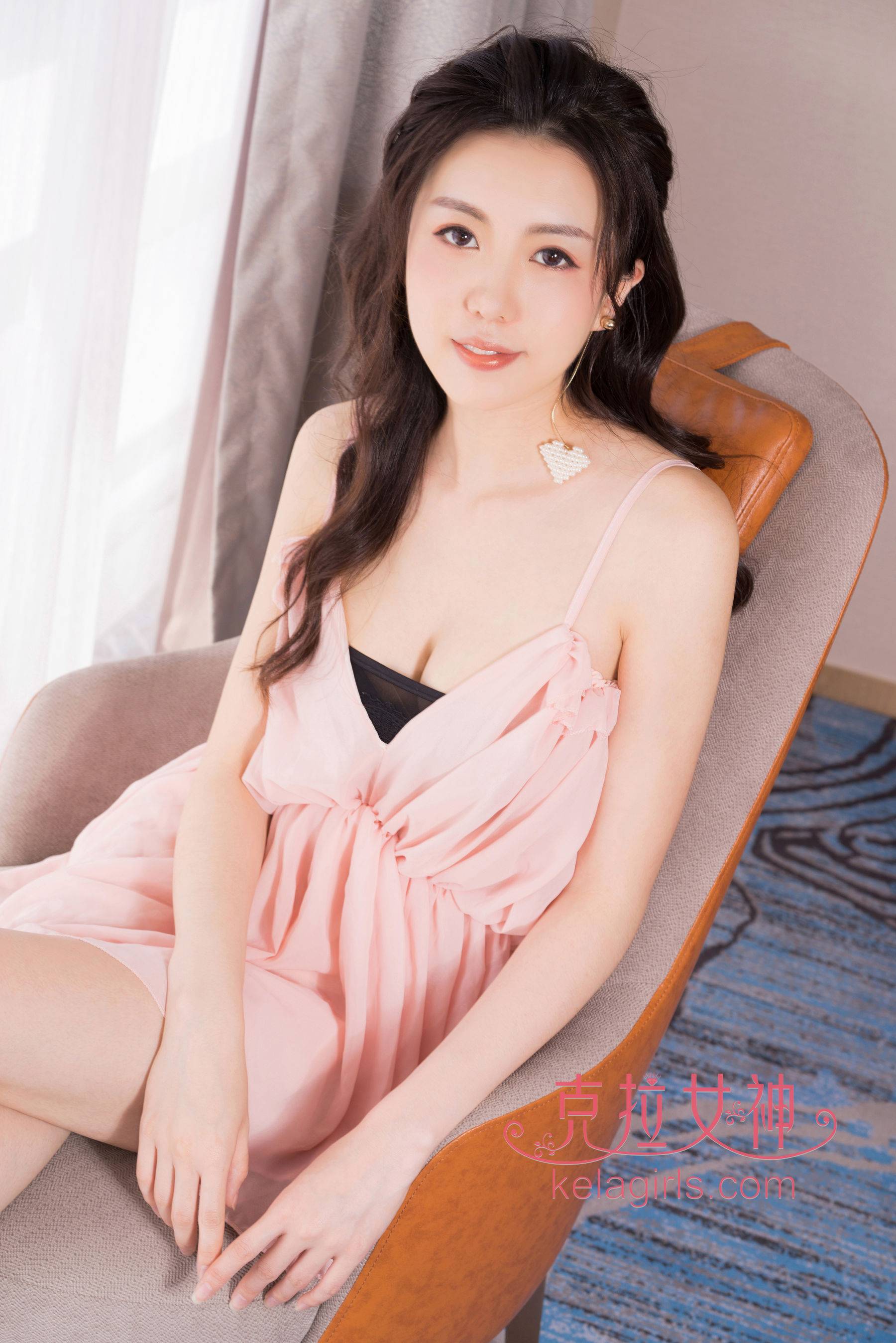 芸斐《云淡风轻》 [克拉女神Kelagirls]Xiuren秀人写真高清美女套图写真下载-看套图看套图