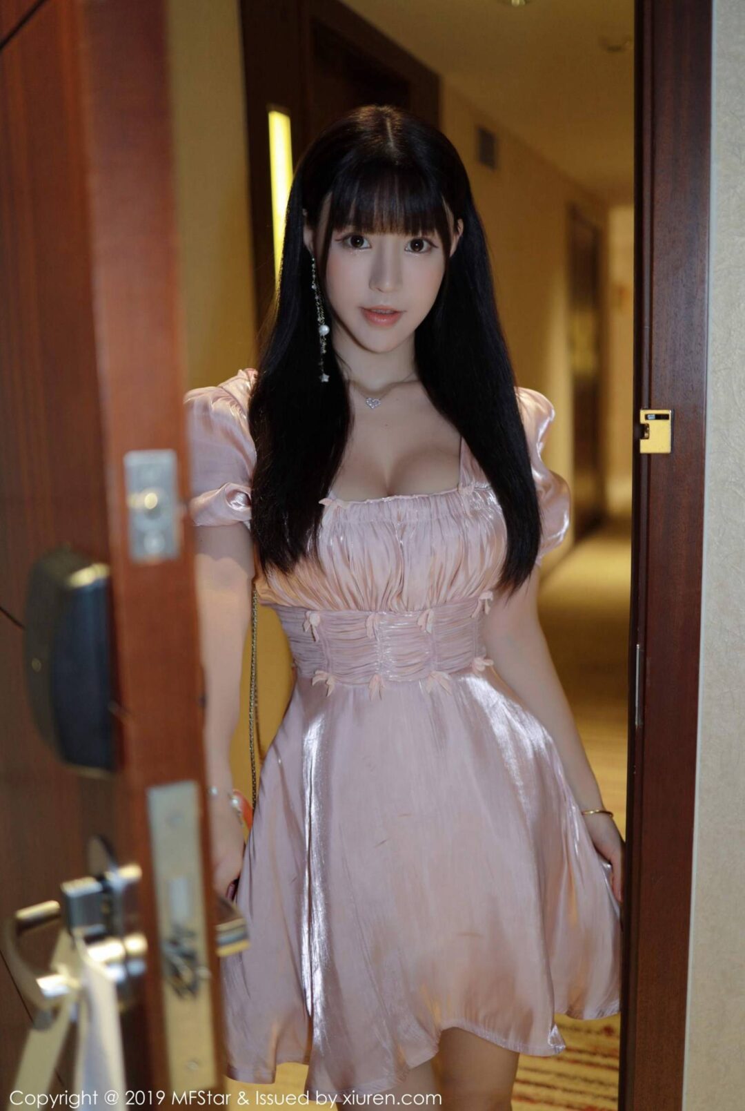 [MFStar模范学院] VOL.217 Flower朱可儿Xiuren秀人写真高清美女套图写真下载-看套图看套图