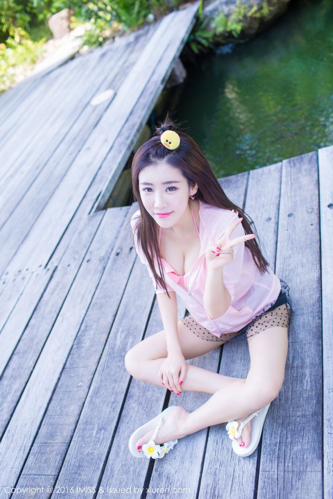 程小烦不烦《粉色装扮+白色裙子外拍》 [爱蜜社IMiss] Vol.086Xiuren秀人写真高清美女套图写真下载-看套图看套图