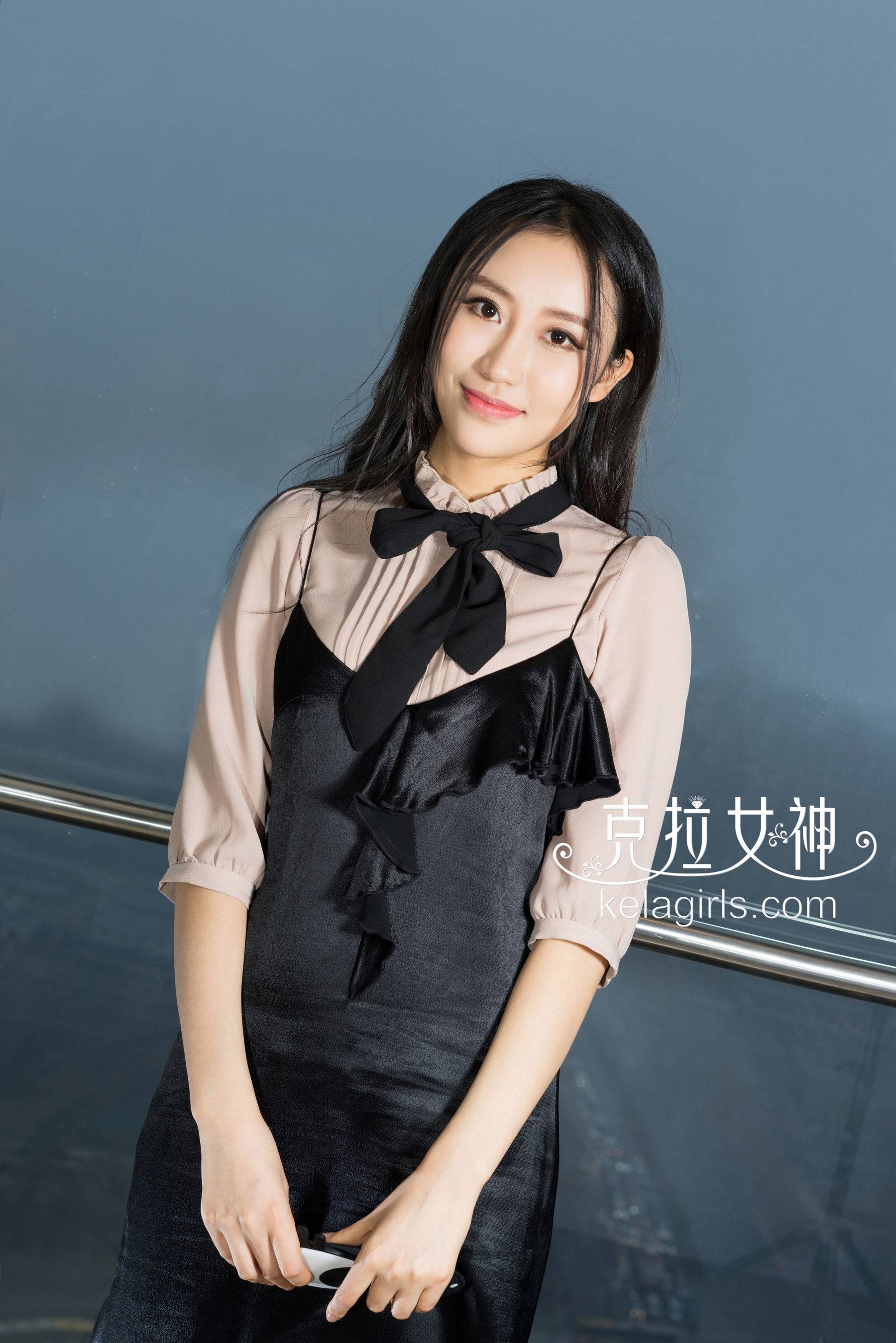 梦珊《公子的贴身校花》 [克拉女神]Xiuren秀人写真高清美女套图写真下载-看套图看套图