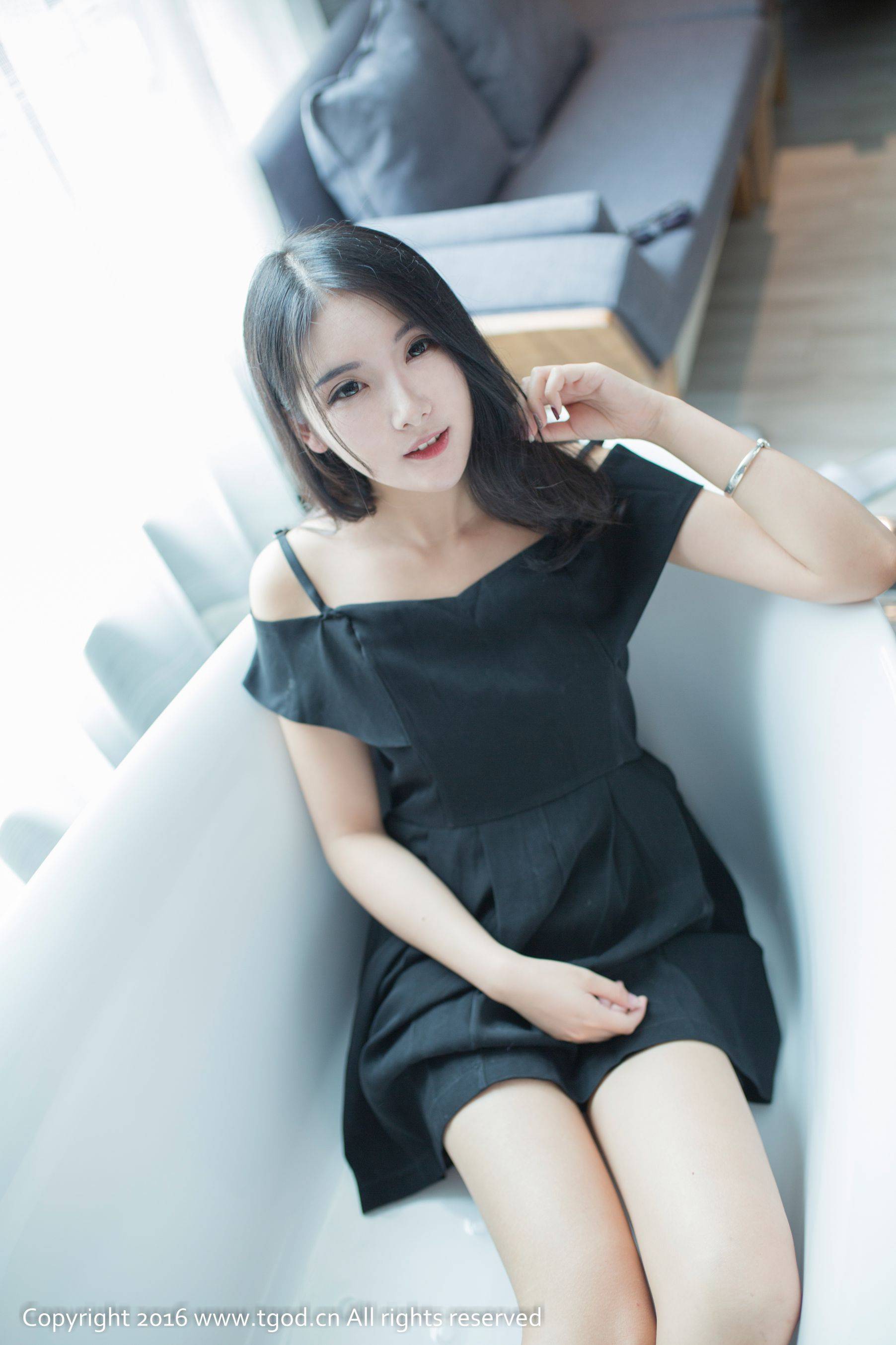 莓ya《难以抗拒的魅惑女神》 [推女神TGOD]Xiuren秀人写真高清美女套图写真下载-看套图看套图