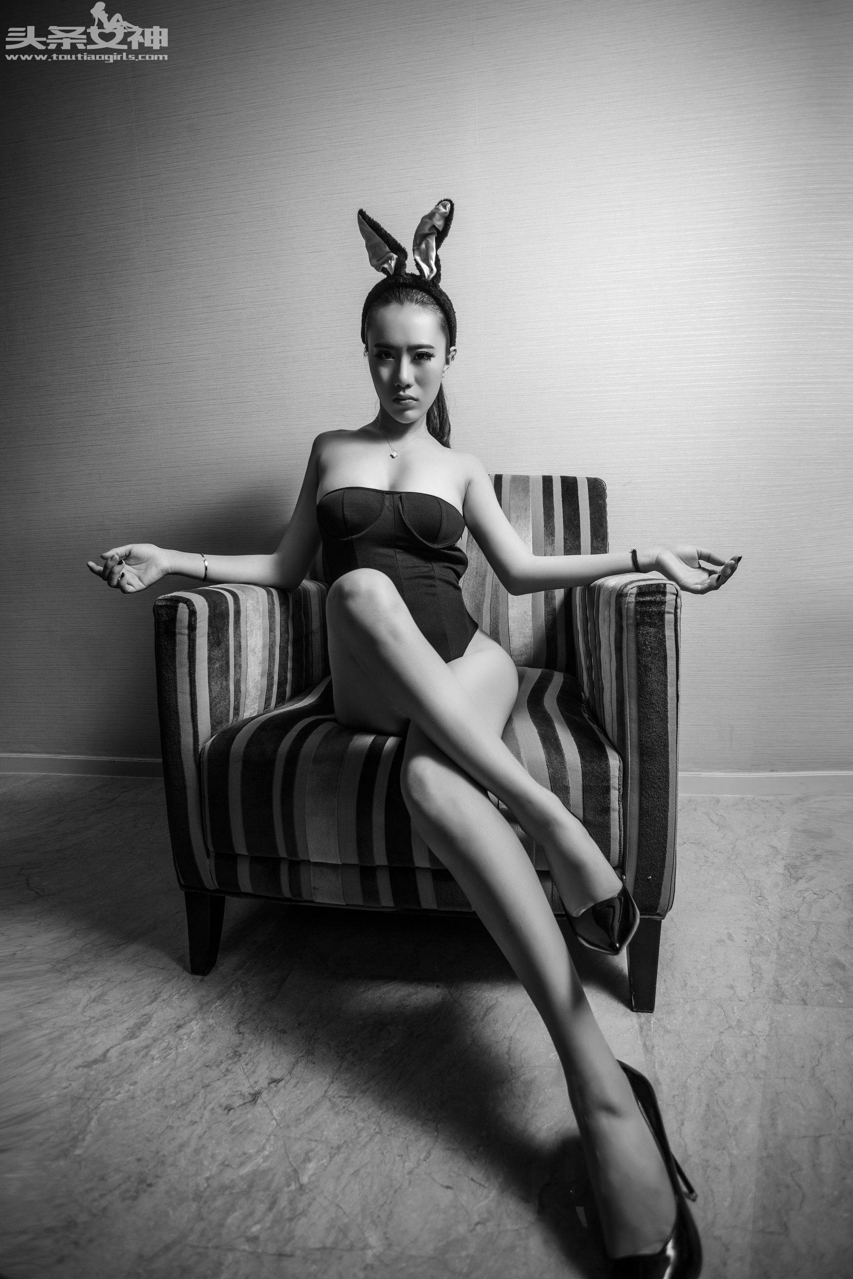 绮儿/胡宴绮《暗黑系巨乳小黑兔》 [头条女神]Xiuren秀人写真高清美女套图写真下载-看套图看套图