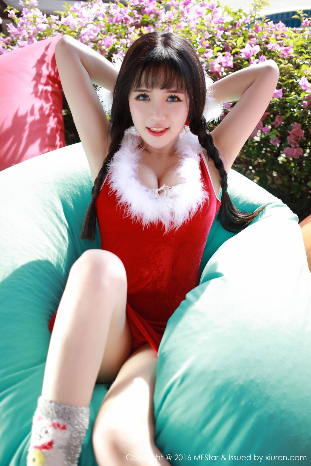 徐cake 《圣诞装、女巫服、学生装等多套服饰》 [模范学院MFStar] Vol.070Xiuren秀人写真高清美女套图写真下载-看套图看套图