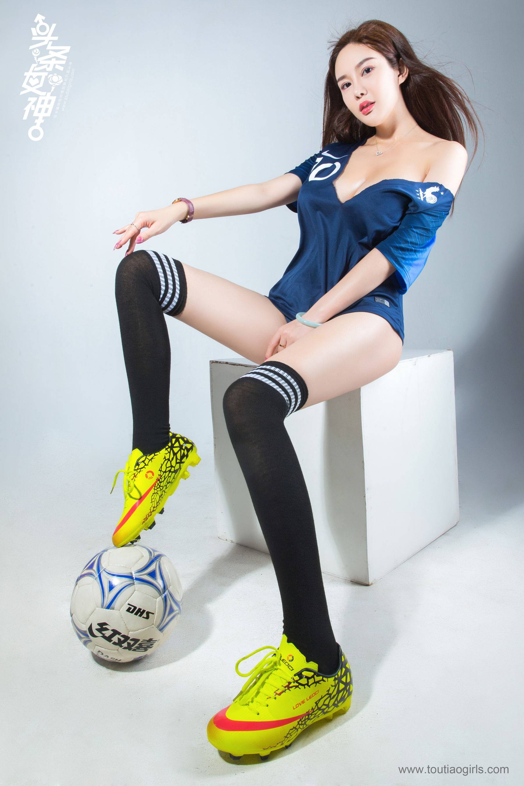 易阳《女神预测世界杯》 [头条女神Toutiaogirls]-看套图