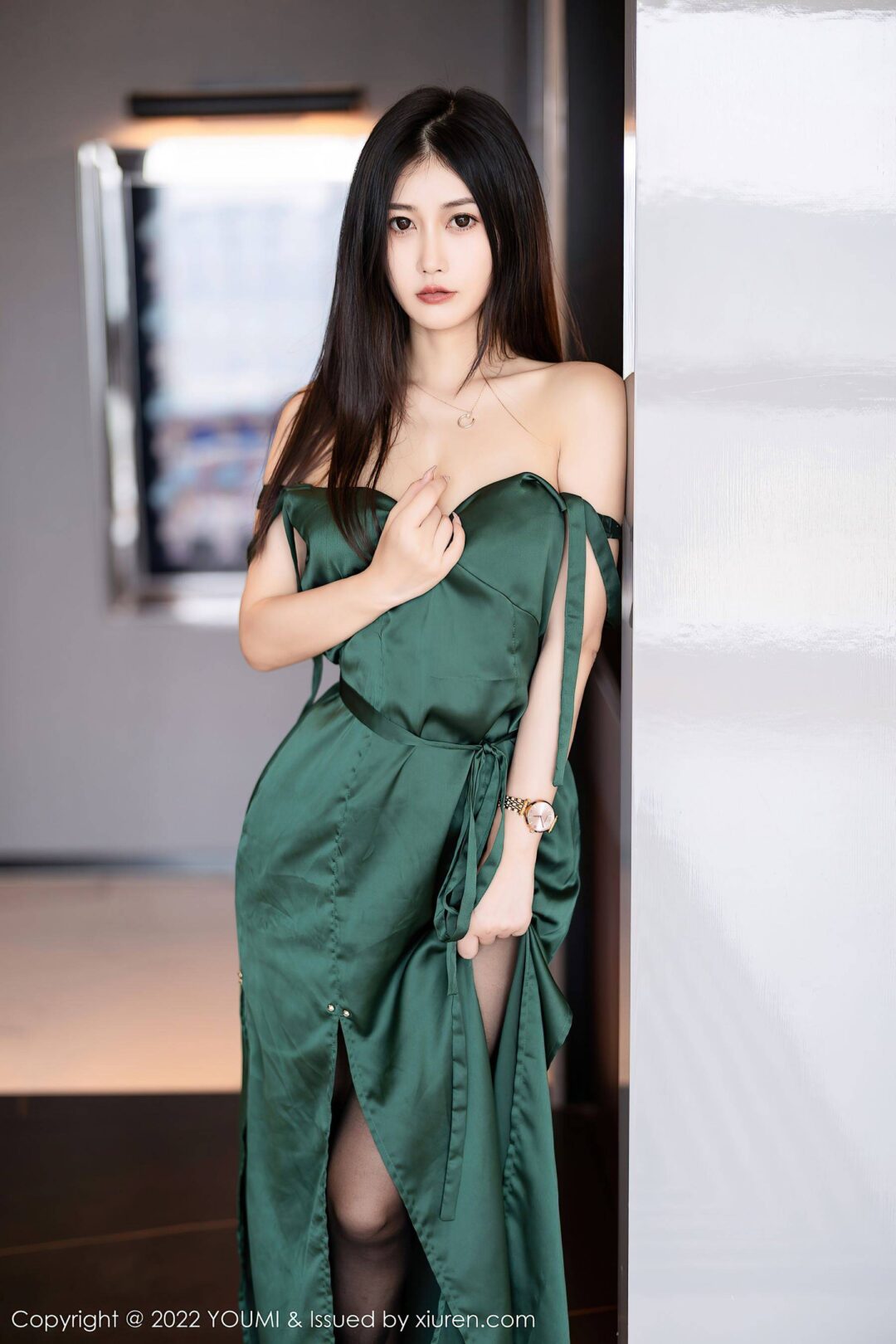 [YOUMI尤蜜荟] VOL.837 laura阿姣 黑丝长裙Xiuren秀人写真高清美女套图写真下载-看套图看套图