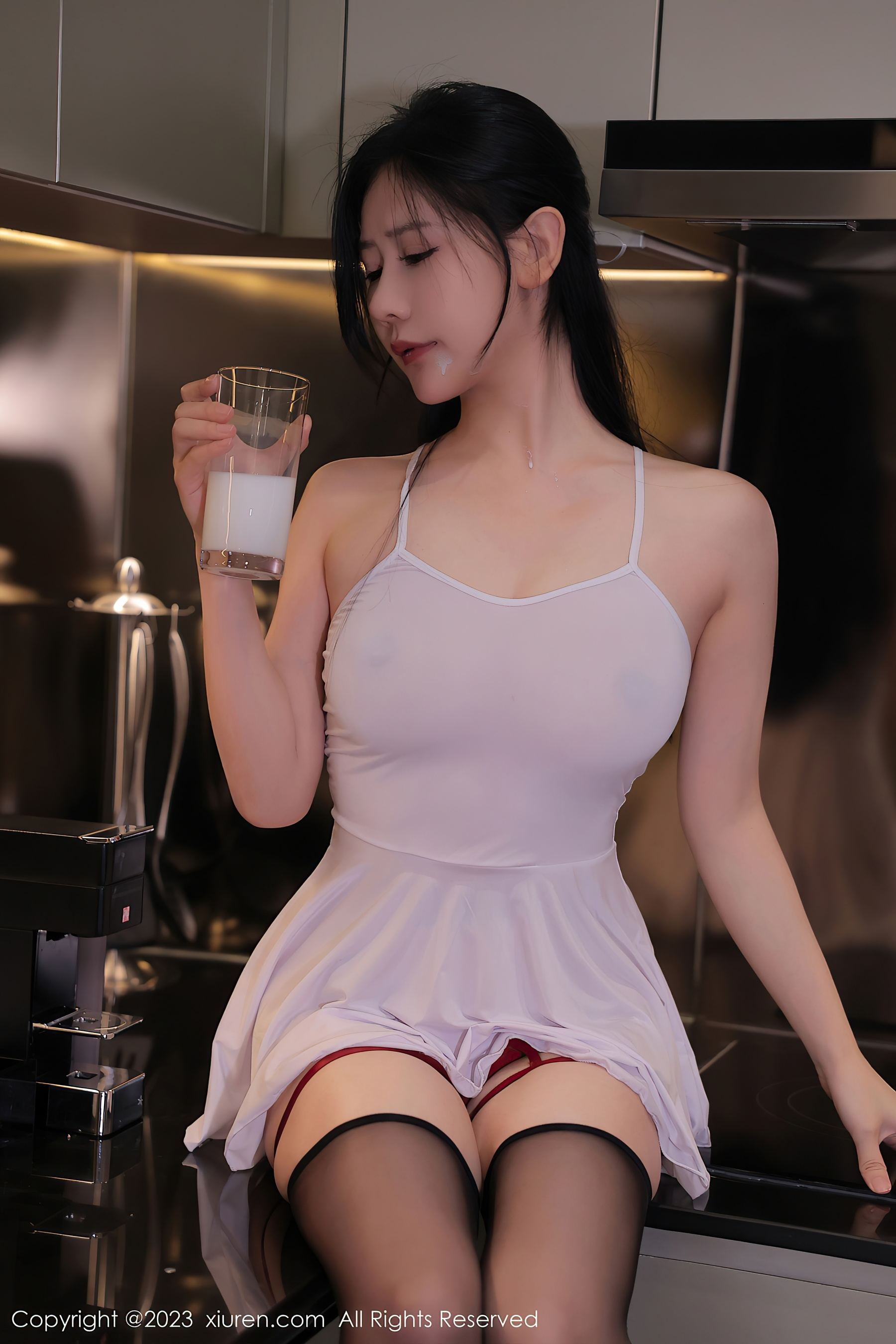 [XiuRen秀人网] No.6696 尹甜甜 黑丝美腿Xiuren秀人写真高清美女套图写真下载-看套图看套图