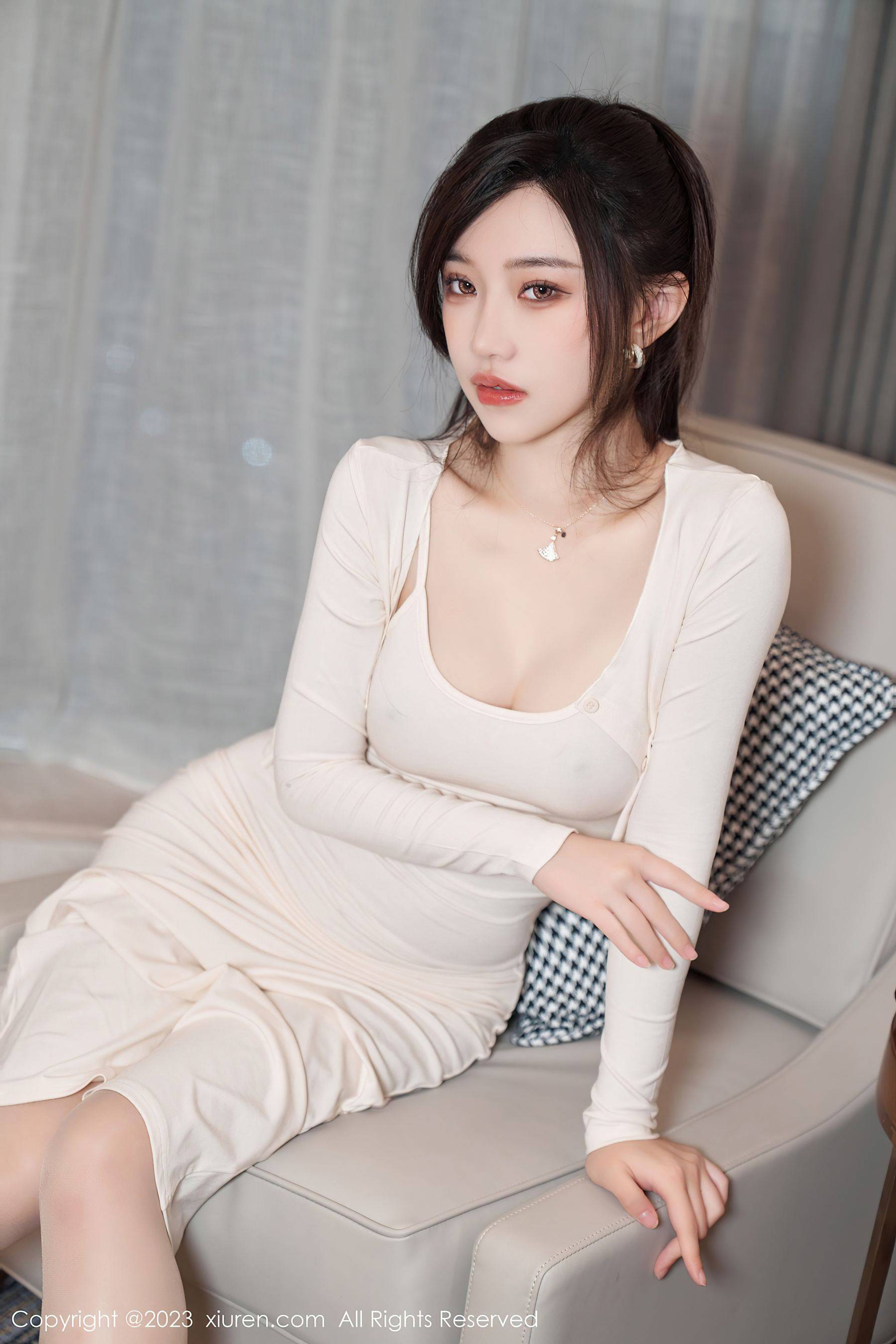 [XiuRen秀人网] No.6761 妙可可Cheese 丝袜美腿Xiuren秀人写真高清美女套图写真下载-看套图看套图