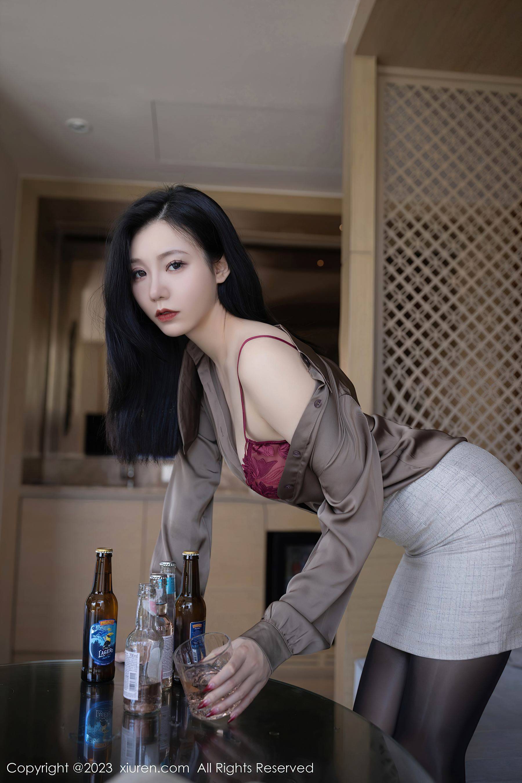 [XiuRen秀人网] No.6951 安然anran 短裙黑丝Xiuren秀人写真高清美女套图写真下载-看套图看套图