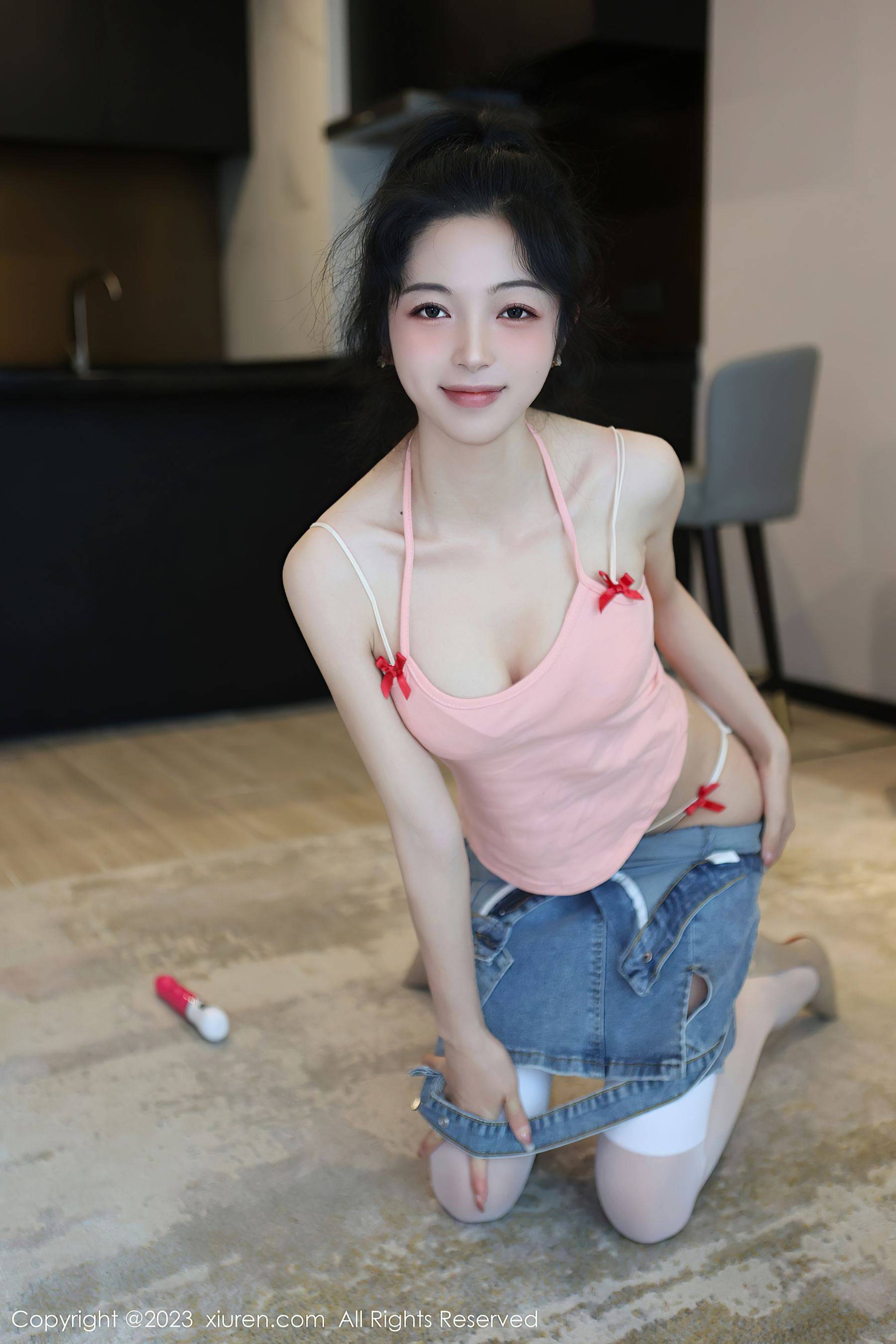 [XiuRen秀人网] No.6816 茜茜Kimi 丝袜美腿-看套图