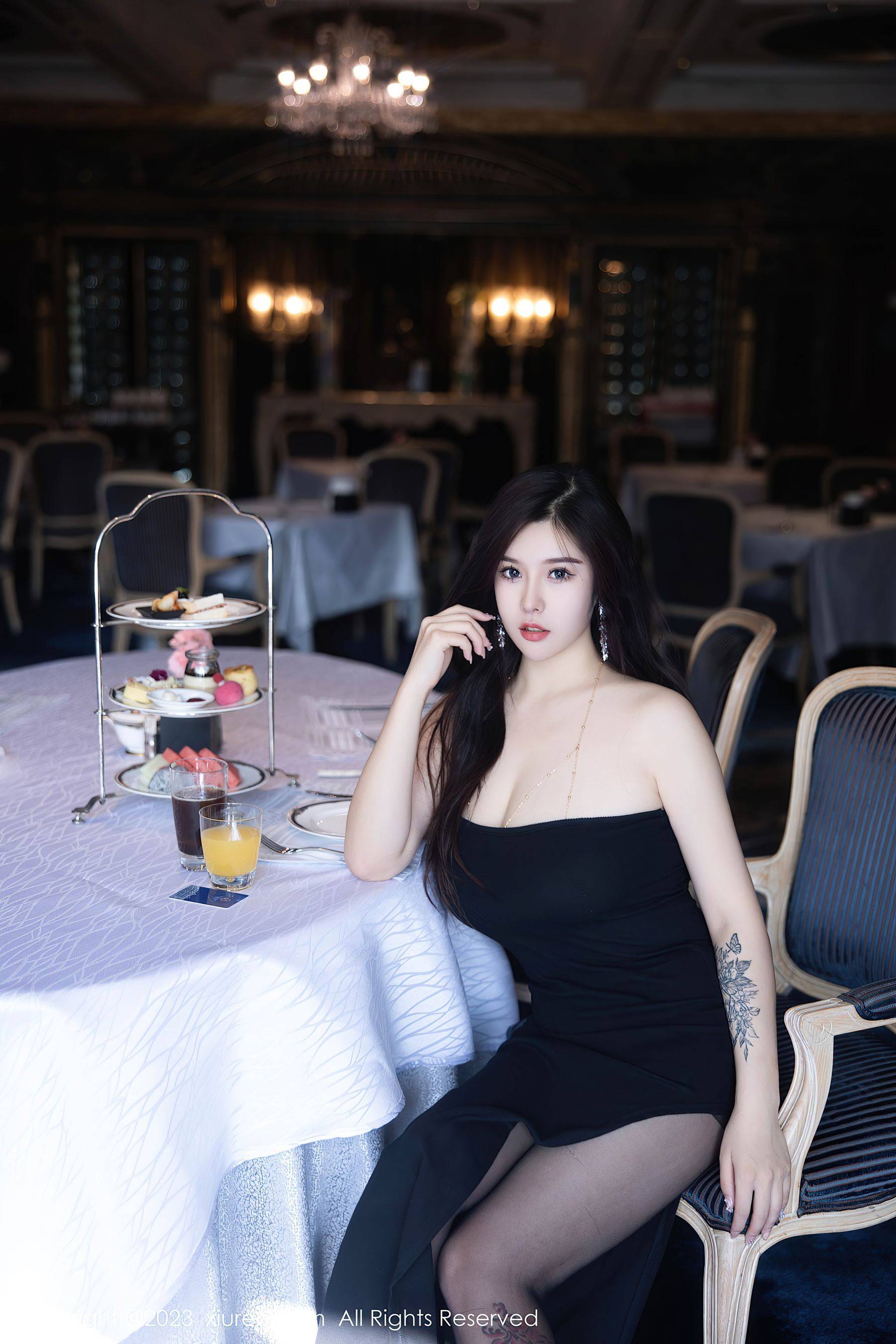 [XiuRen秀人网] No.6973 周思乔Betty 黑丝美臀Xiuren秀人写真高清美女套图写真下载-看套图看套图