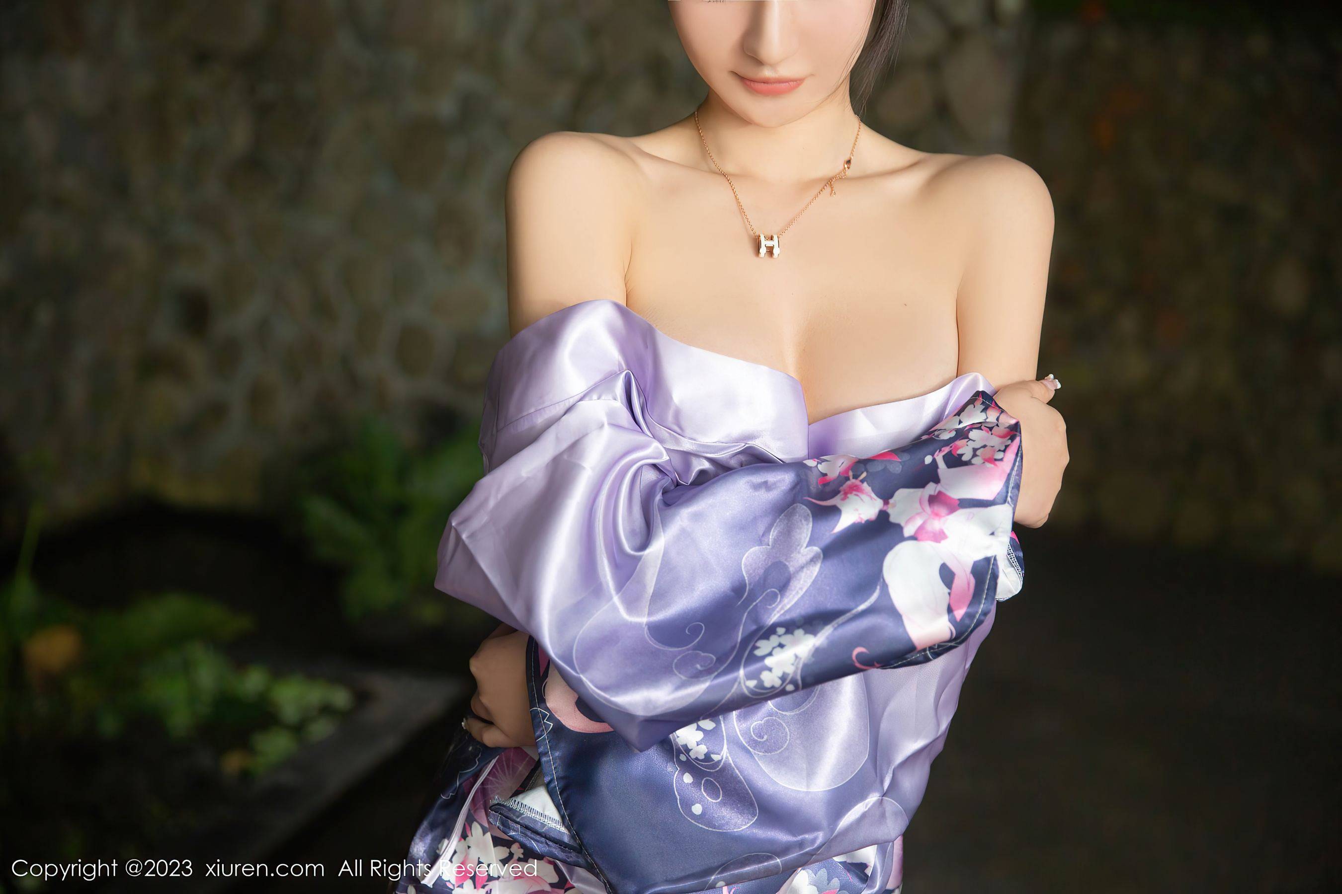 [XiuRen秀人网] No.7109 熊小诺 妩媚美腿Xiuren秀人写真高清美女套图写真下载-看套图看套图