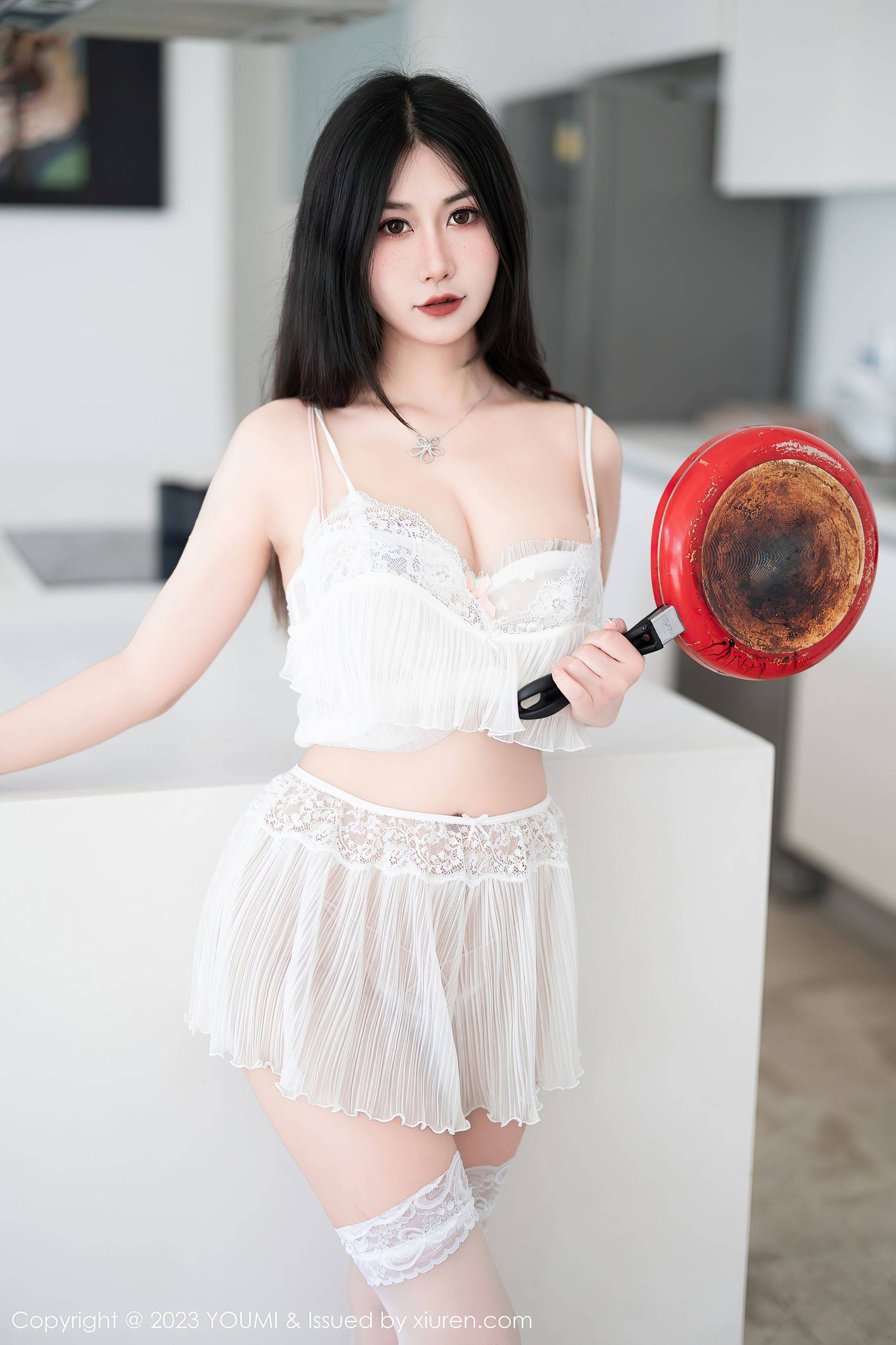 [YOUMI尤蜜荟] VOL.959 laura阿姣 美腿丝袜Xiuren秀人写真高清美女套图写真下载-看套图看套图