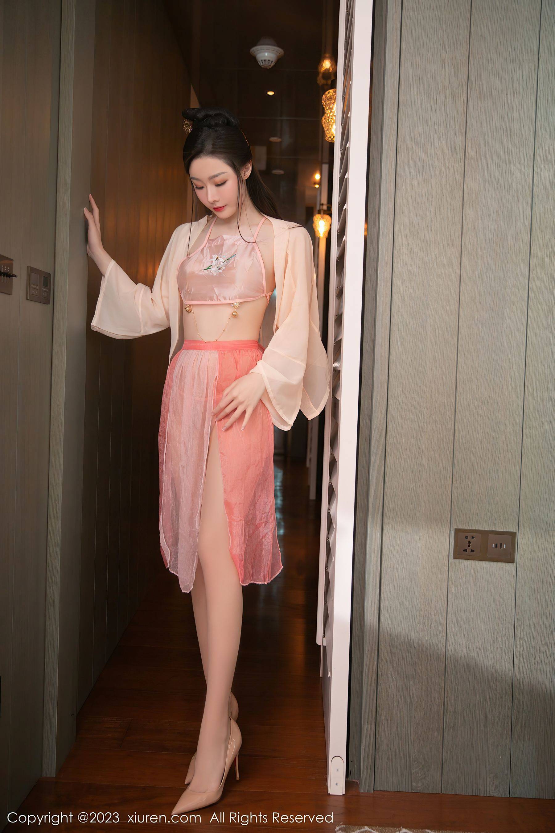 [XiuRen秀人网] No.7075 是小逗逗 古装美腿Xiuren秀人写真高清美女套图写真下载-看套图看套图