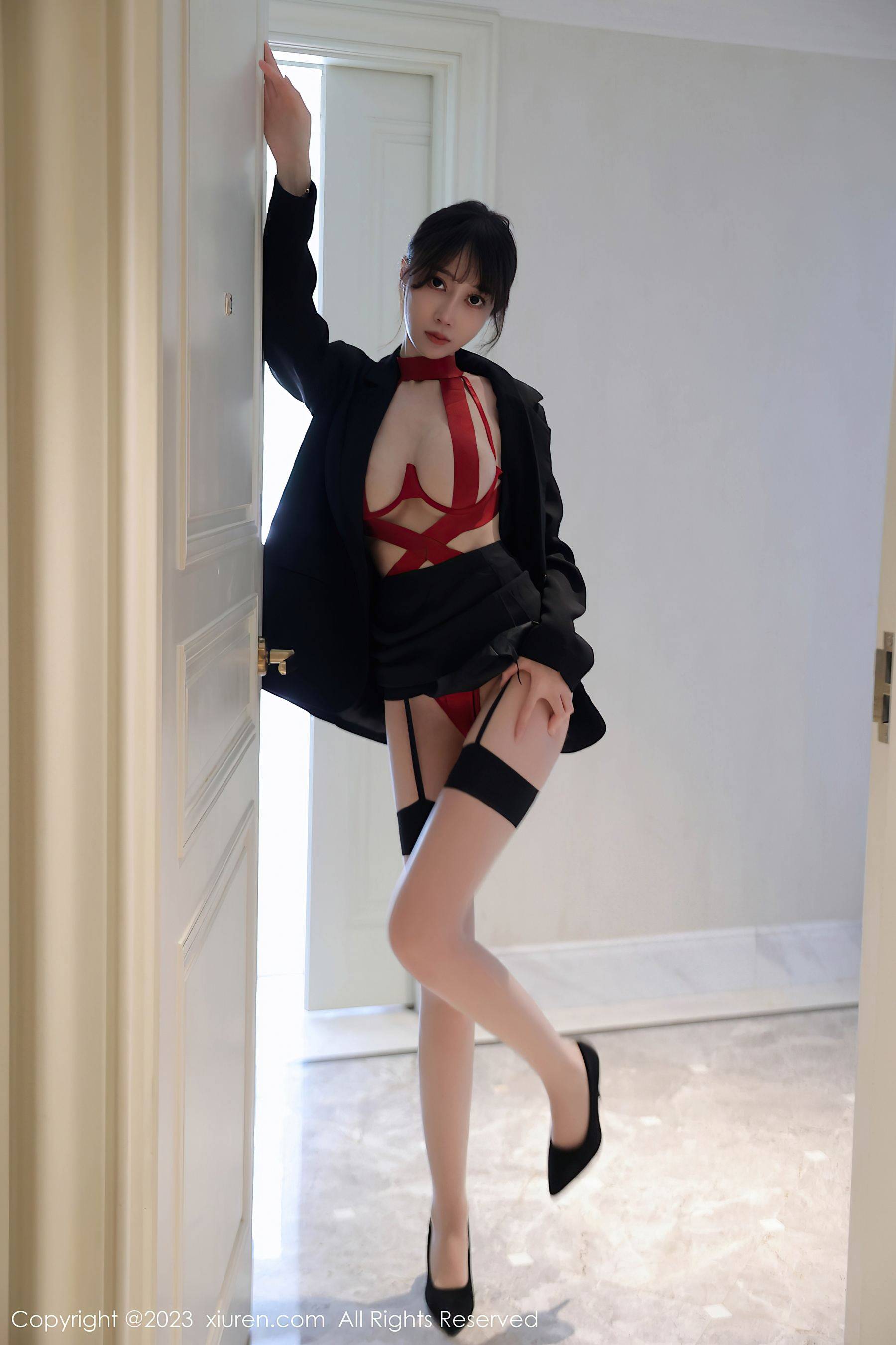 [XiuRen秀人网] No.7102 玥儿玥er 制服美腿Xiuren秀人写真高清美女套图写真下载-看套图看套图