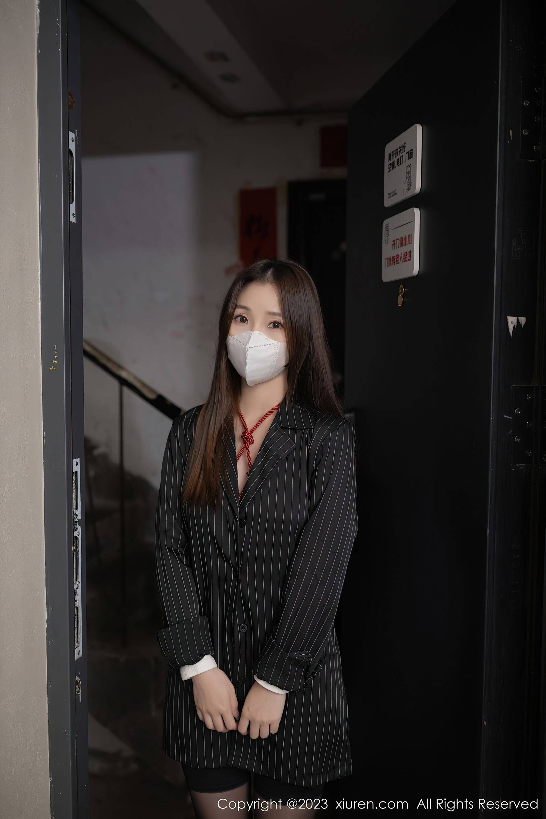 [XiuRen秀人网] No.7141 杏子Yada 黑丝美腿-看套图
