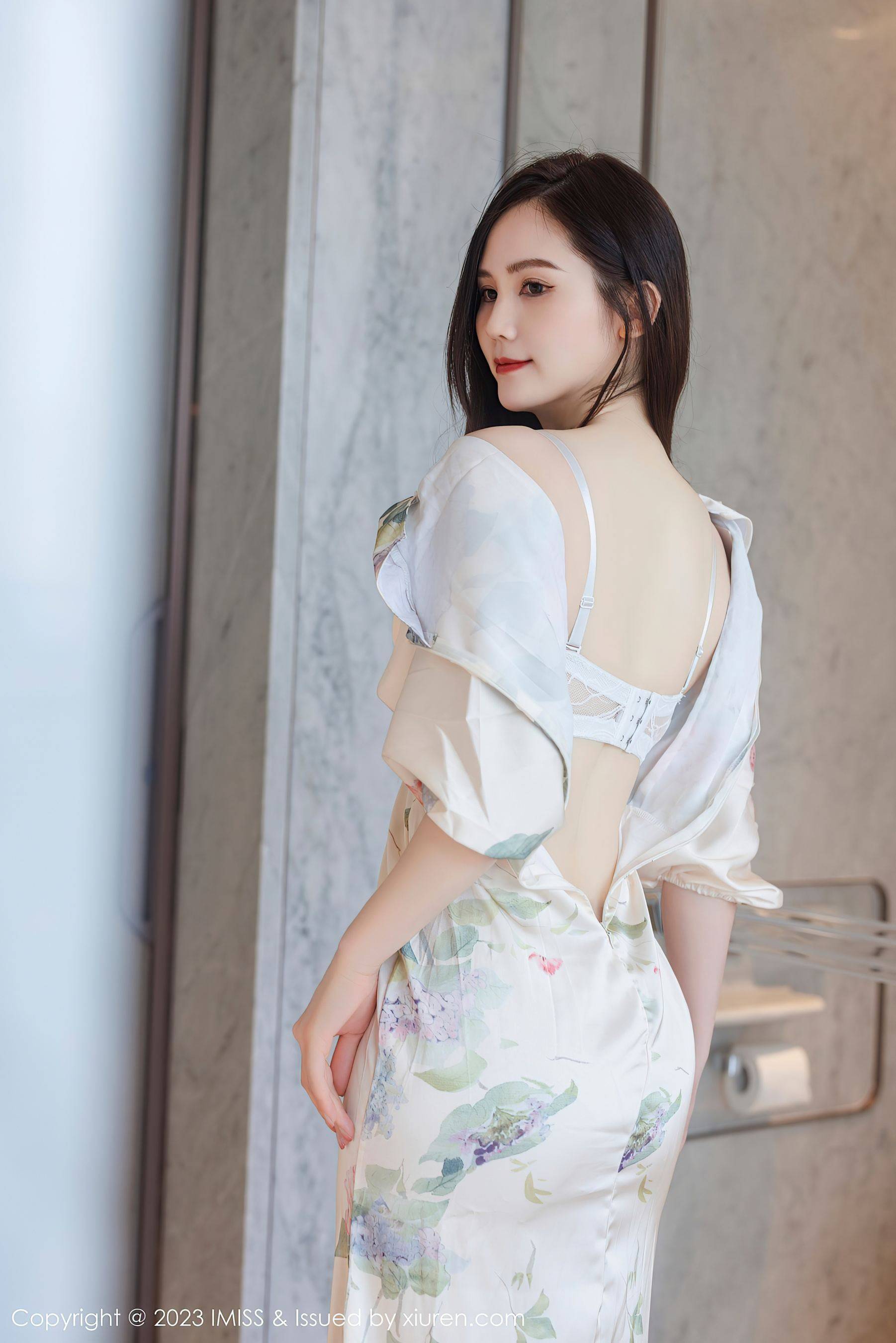 [IMISS爱蜜社] VOL.745 SISY思 长裙美腿Xiuren秀人写真高清美女套图写真下载-看套图看套图
