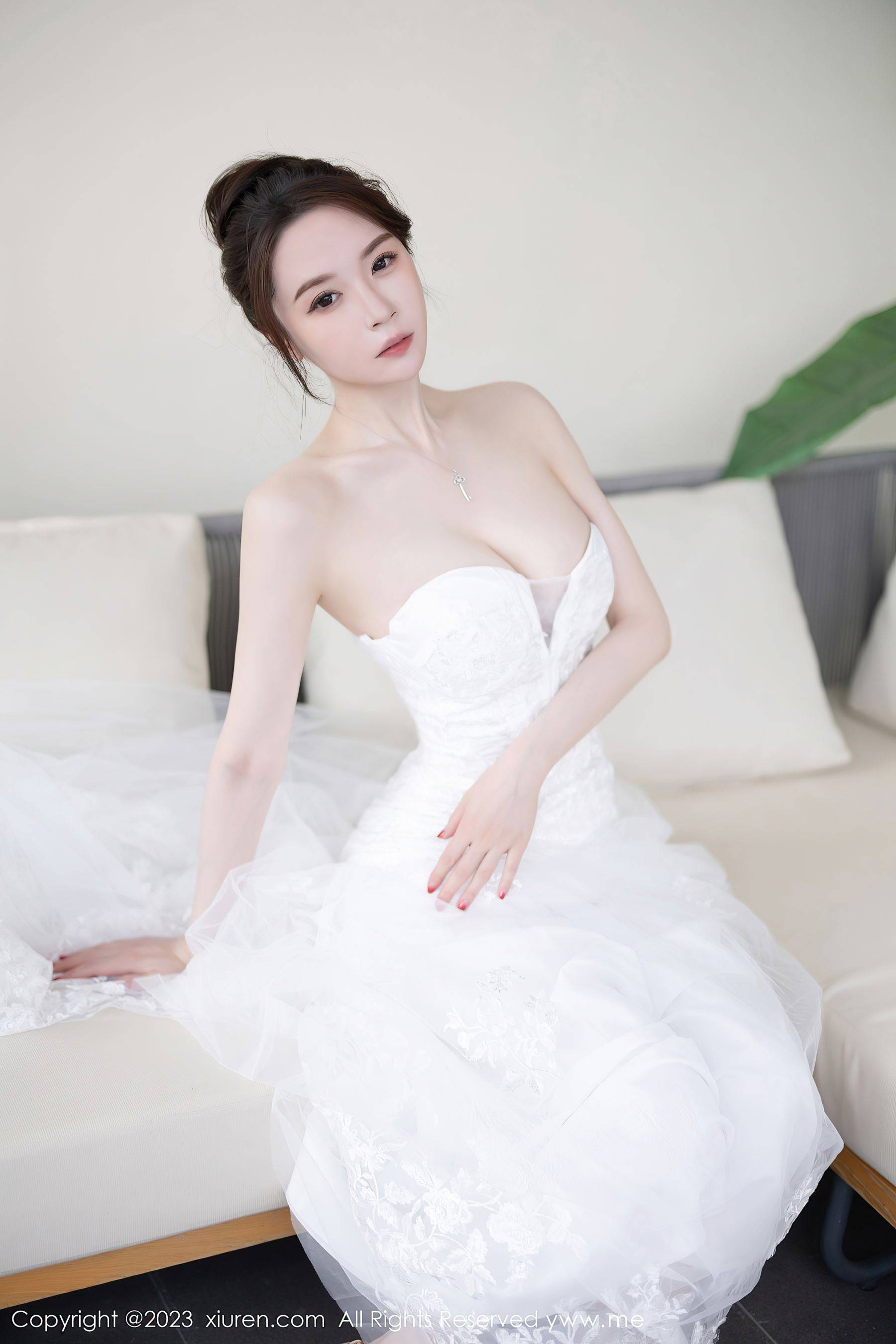 [XiuRen秀人网] No.7310 梦心玥 婚纱美腿-看套图