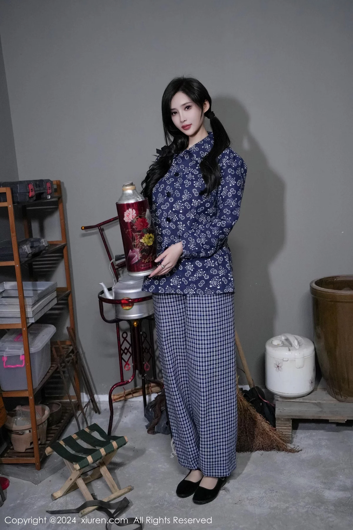 [XiuRen秀人网]No.7915_女神Carol周妍希宿舍拍摄私房床上超薄肉丝秀翘臀美腿诱惑写真86P-看套图