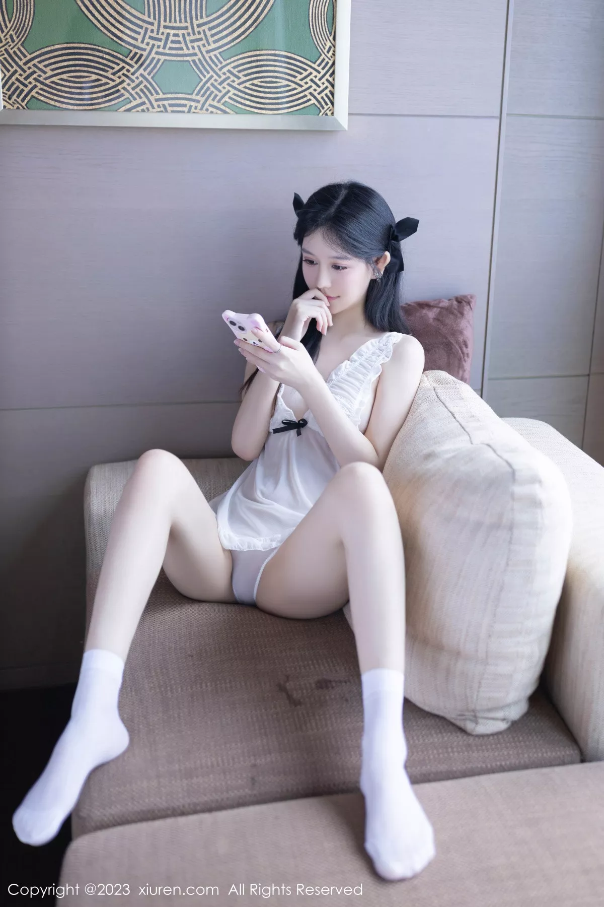 [XiuRen秀人网]No.7789_模特幼幼性感白色轻透睡衣服饰半脱秀翘臀美腿完美诱惑写真83P-看套图