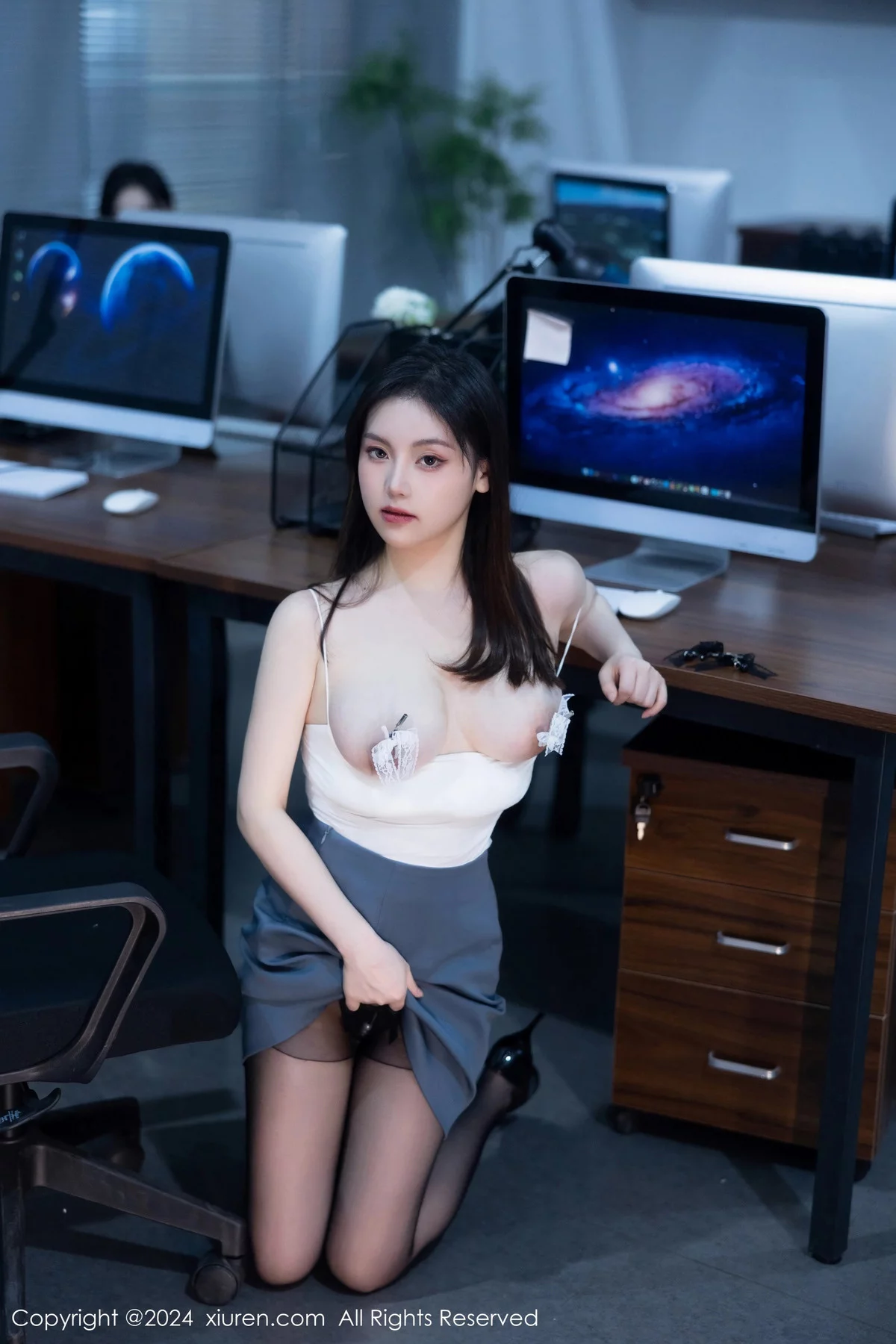 [XiuRen秀人网]No.7923_模特合集公司场景豆瓣酱性感OL装扮配超薄黑丝完美诱惑写真104P-看套图
