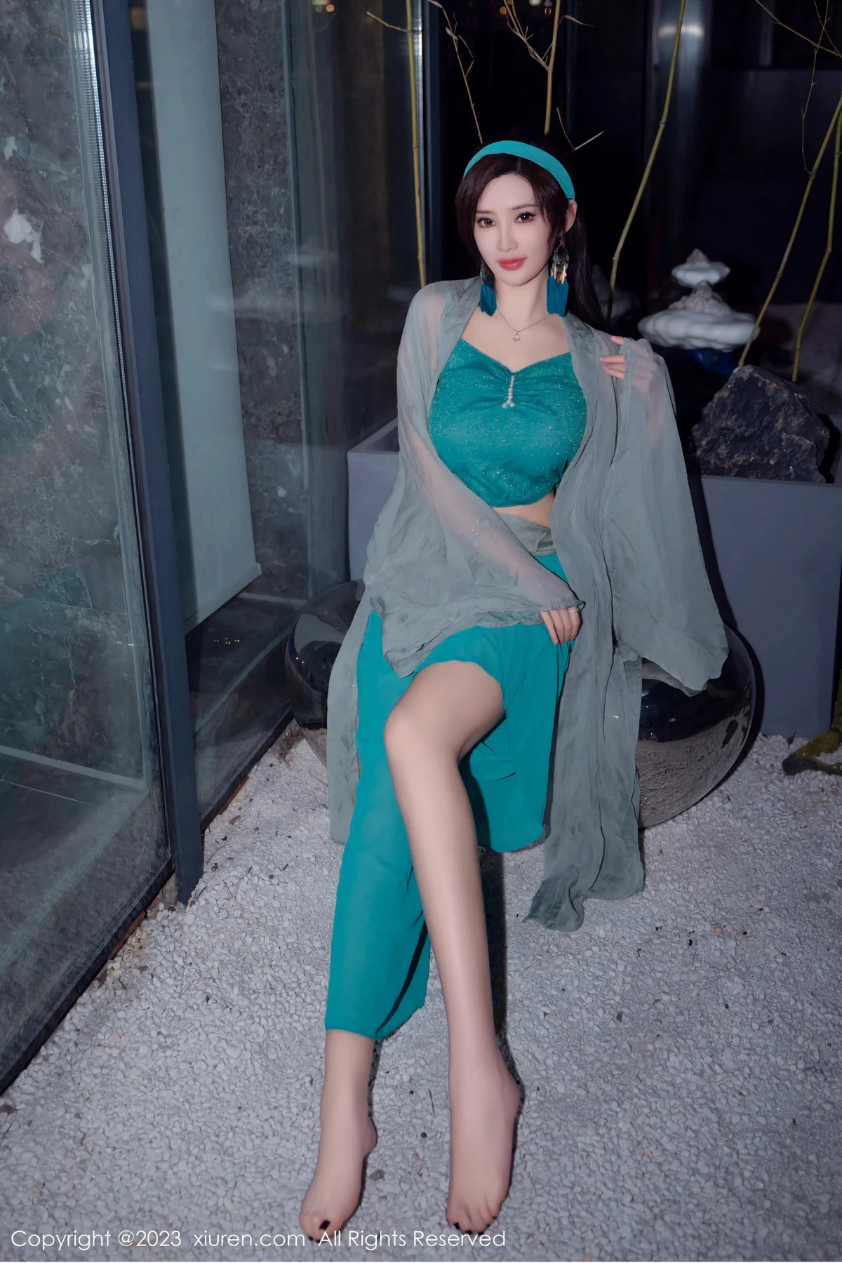 [XiuRen秀人网]No.7886_女神Carol周妍希温泉主题性感墨绿服饰秀丰满身材迷人诱惑写真58P-看套图