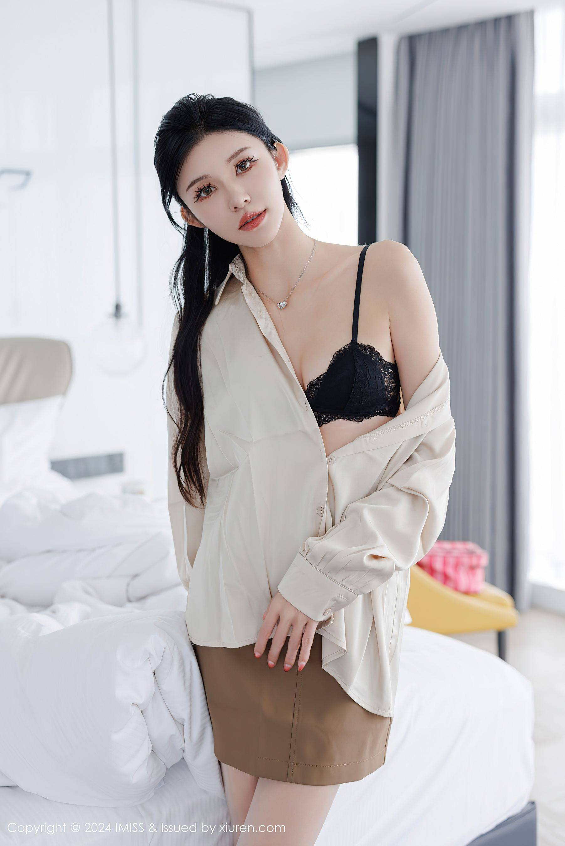 [IMISS爱蜜社] VOL.767 泥鳅鳅 短裙美腿-看套图