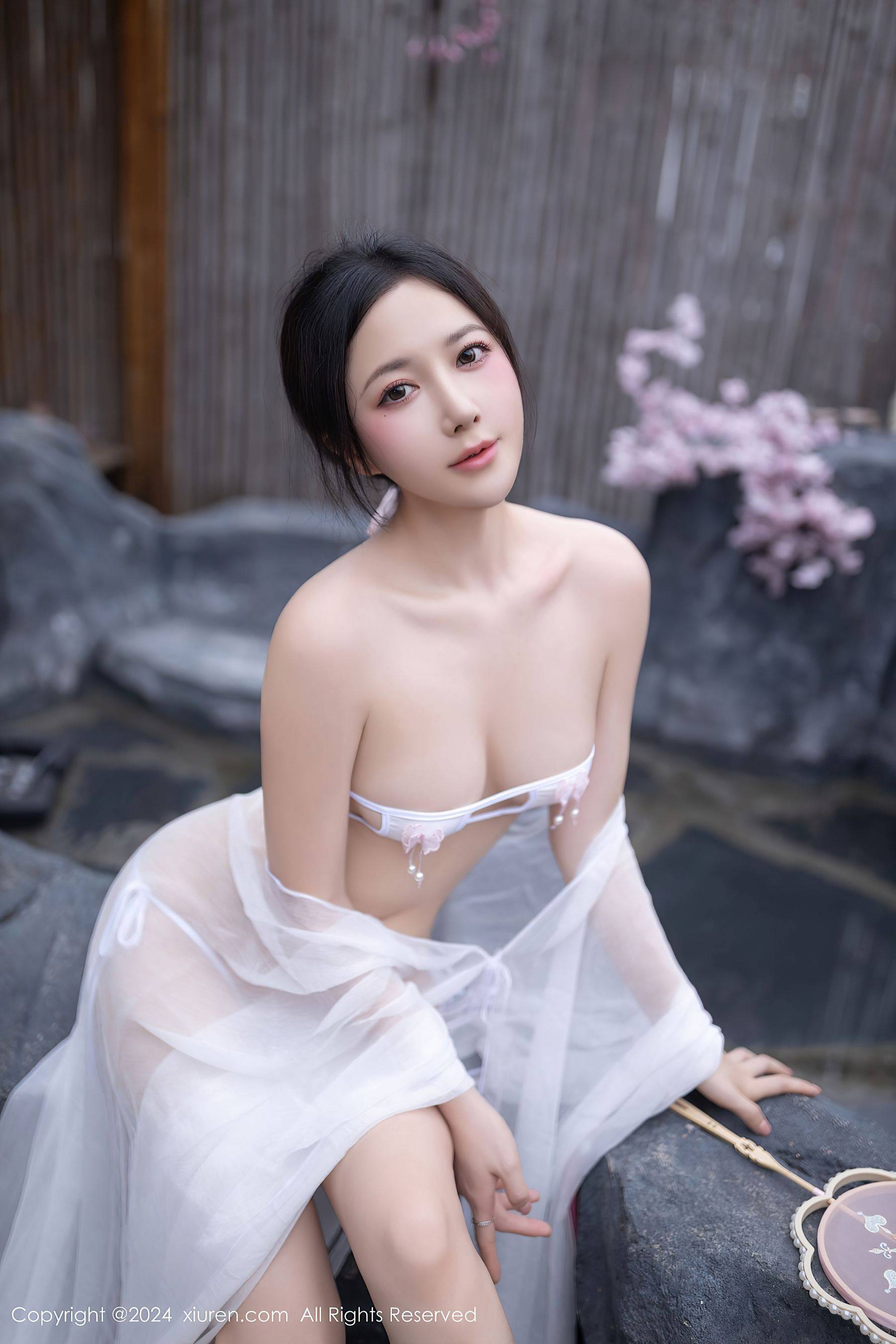 [XiuRen秀人网] No.8927 鱼子酱Fish 美腿性感Xiuren秀人写真高清美女套图写真下载-看套图看套图