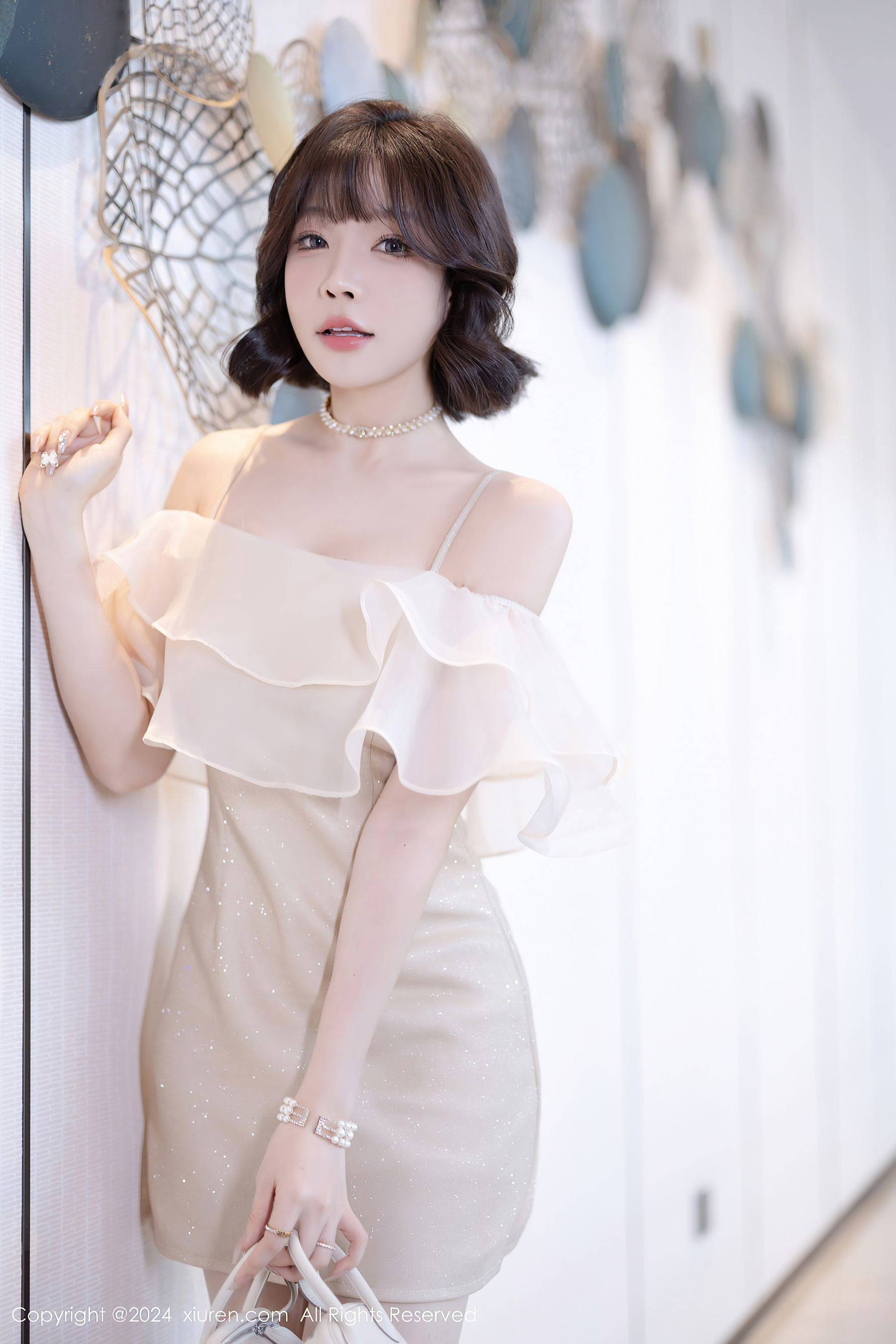 [XiuRen秀人网] No.8917 徐莉芝Booty 丝袜美腿Xiuren秀人写真高清美女套图写真下载-看套图看套图