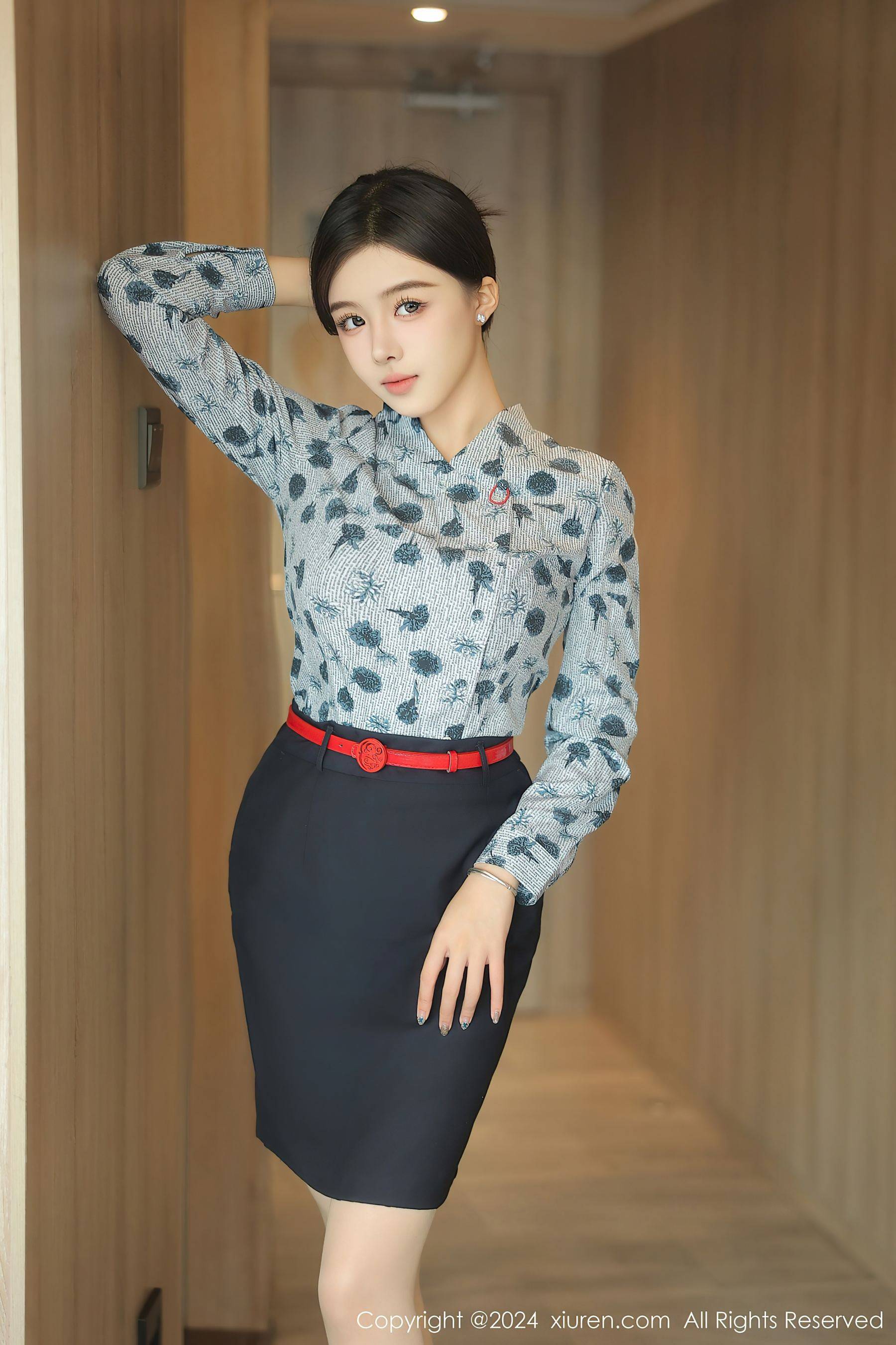 [XiuRen秀人网] No.8919 袁圆 制服新人Xiuren秀人写真高清美女套图写真下载-看套图看套图