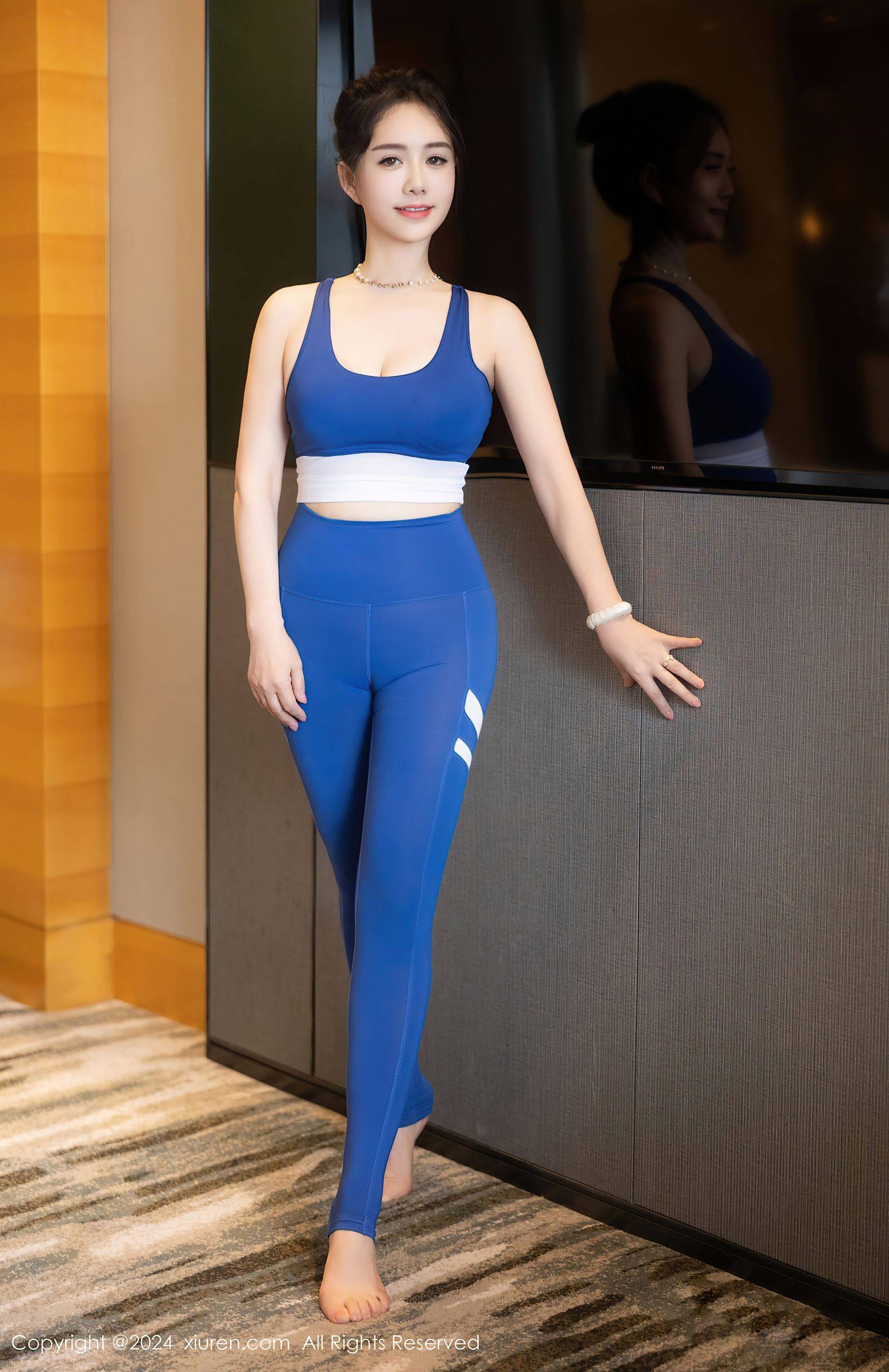 [XiuRen秀人网] No.8977 吴怡怡 美臀性感Xiuren秀人写真高清美女套图写真下载-看套图看套图