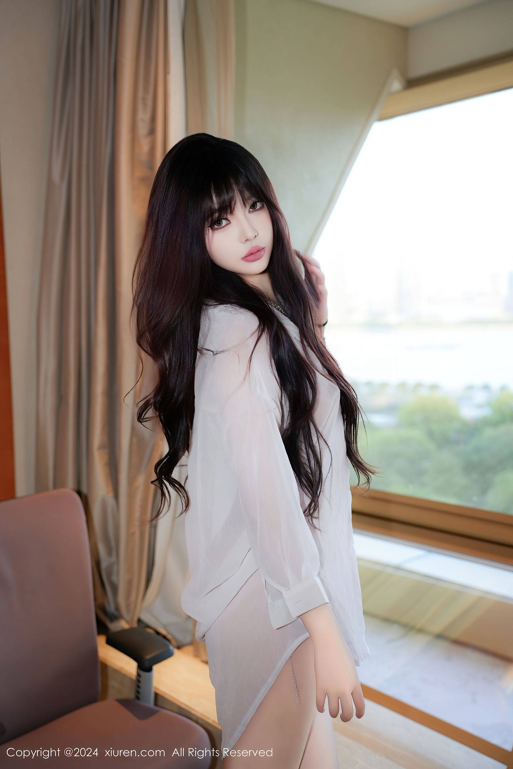 [XiuRen秀人网] No.9002 酒精阿姨 美臀性感Xiuren秀人写真高清美女套图写真下载-看套图看套图