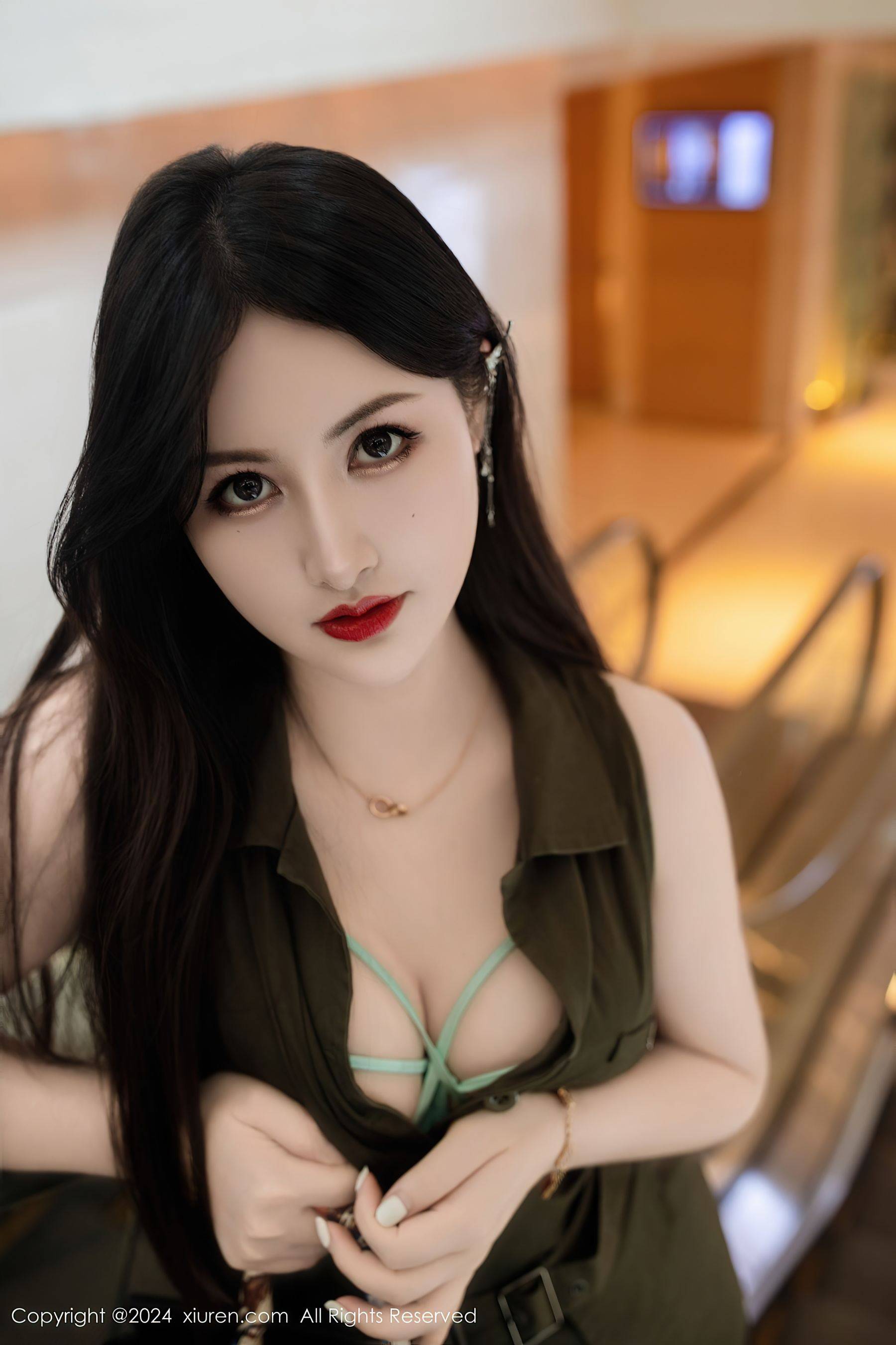[XiuRen秀人网] No.8940 诗诗kiki 丝袜美臀Xiuren秀人写真高清美女套图写真下载-看套图看套图