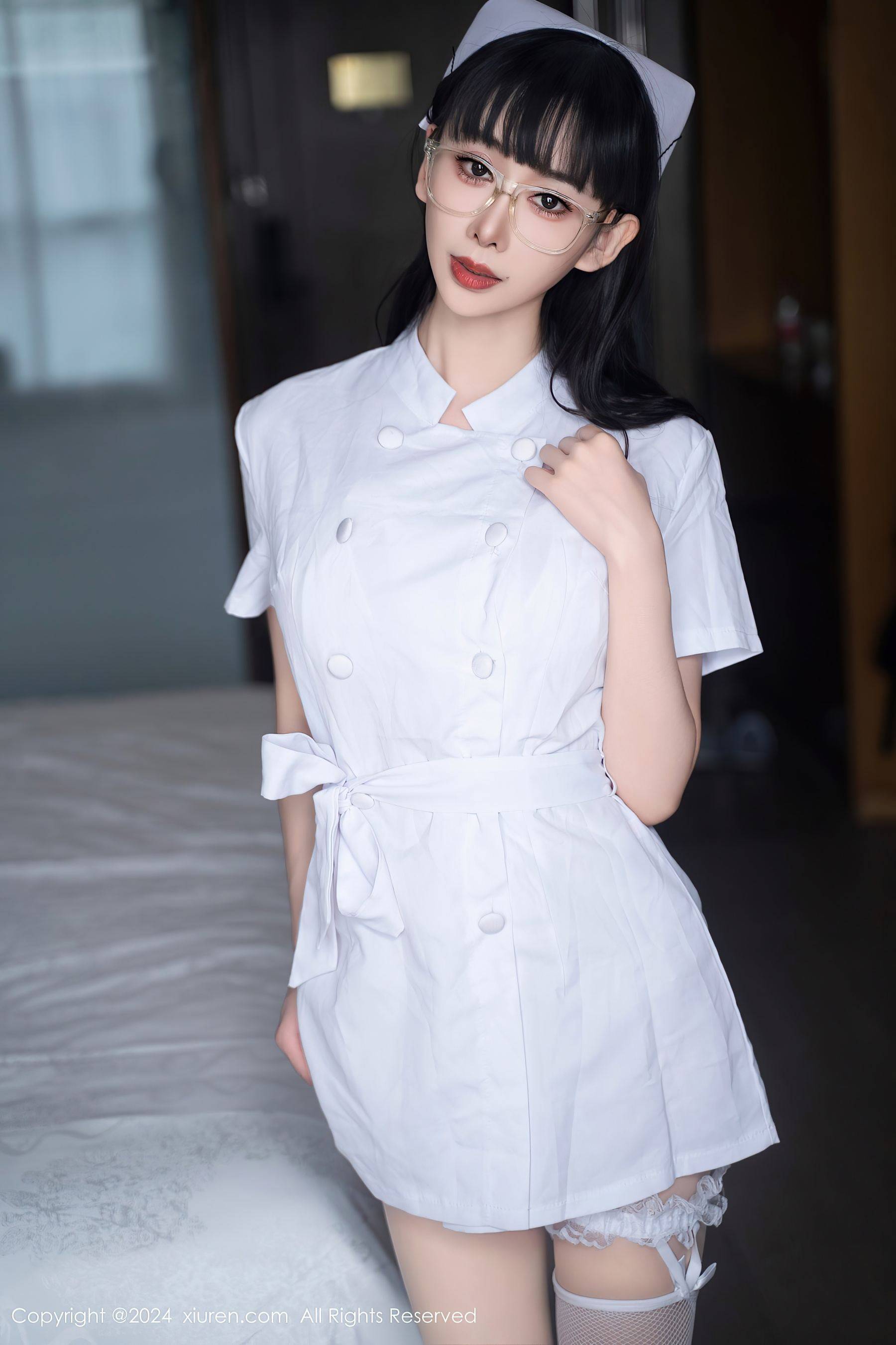 [XiuRen秀人网] No.9077 宝宝甜 美腿丝袜Xiuren秀人写真高清美女套图写真下载-看套图看套图