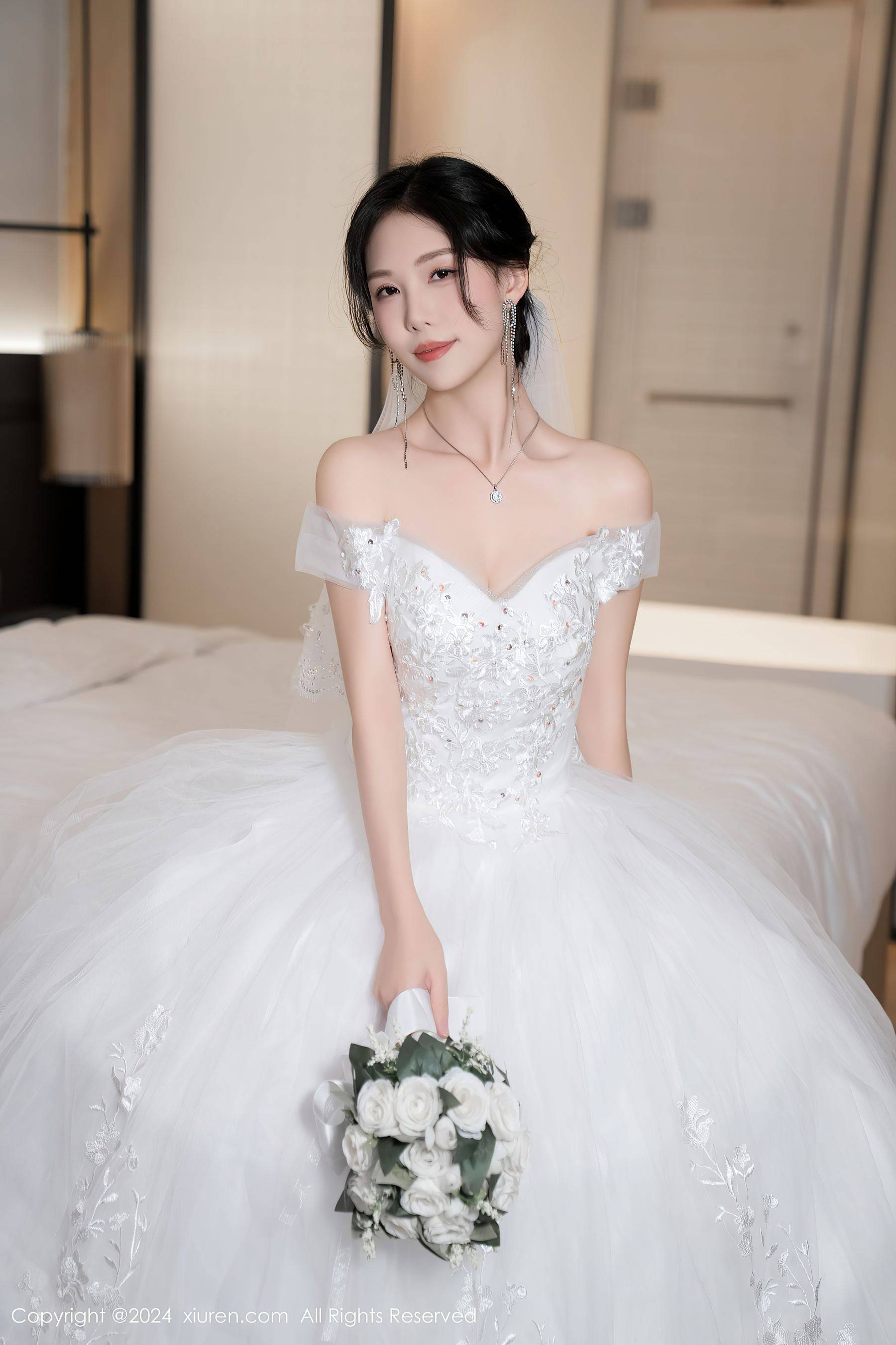 [XiuRen秀人网] No.8998 利世 丝袜美腿Xiuren秀人写真高清美女套图写真下载-看套图看套图