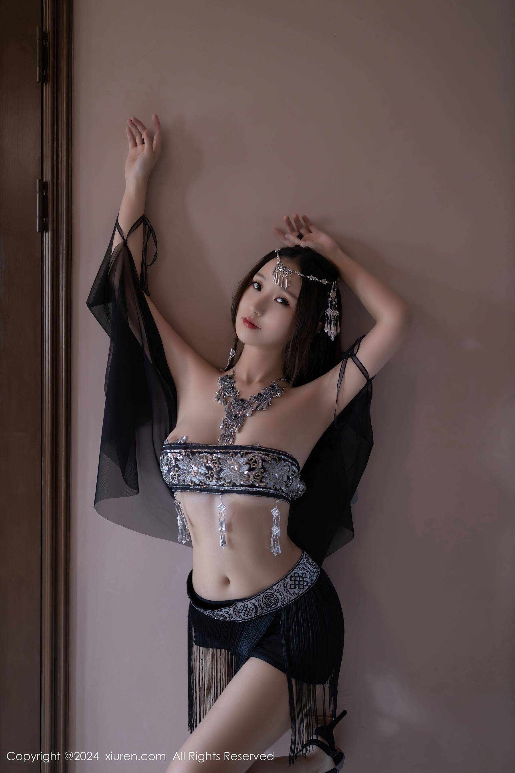[XiuRen秀人网] No.9172 杏子Yada 美臀性感Xiuren秀人写真高清美女套图写真下载-看套图看套图