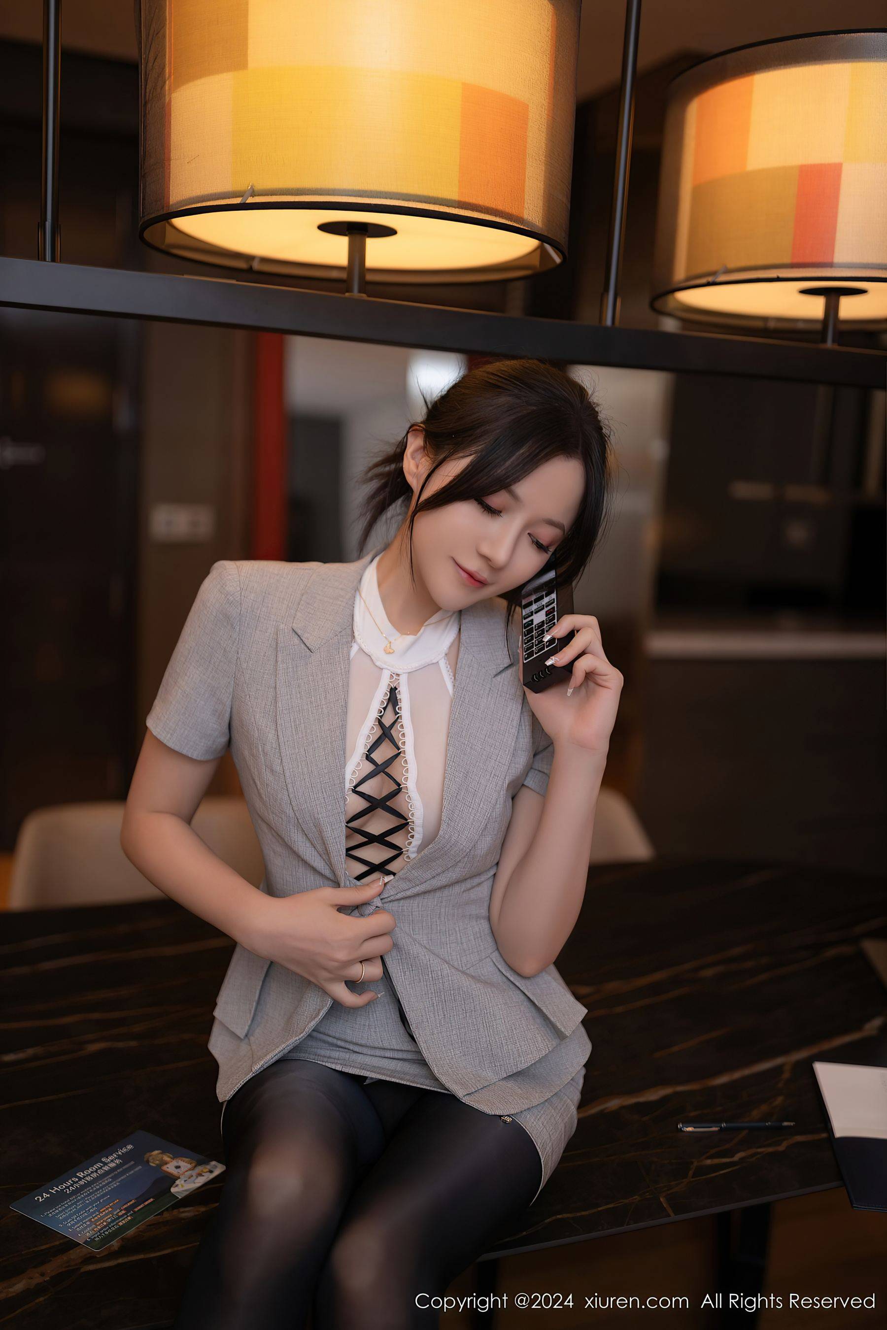 [XiuRen秀人网] No.9189 鱼子酱Fish 黑丝美腿Xiuren秀人写真高清美女套图写真下载-看套图看套图