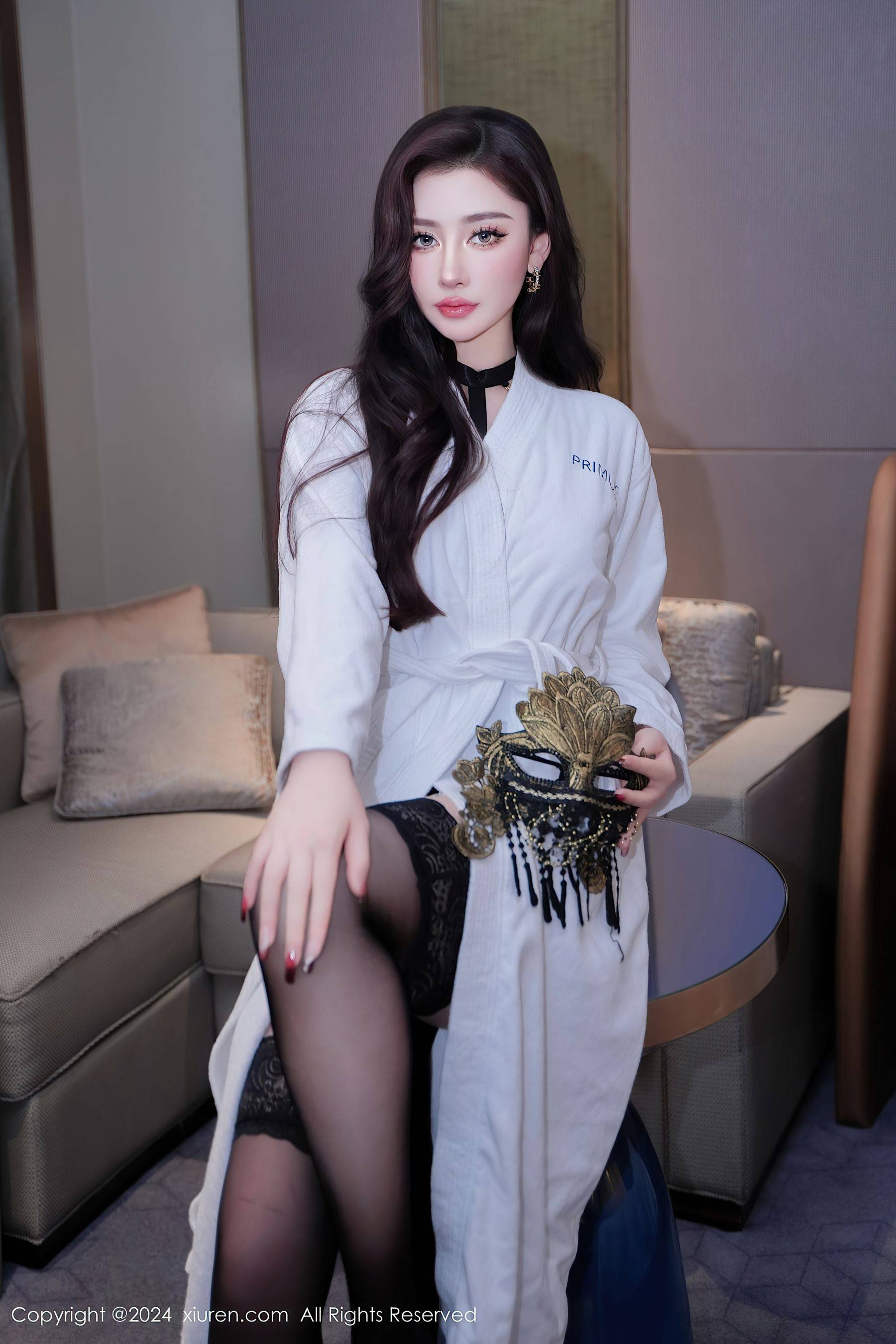 [XiuRen秀人网] No.9198 蕾蕾醒了没 黑丝美臀Xiuren秀人写真高清美女套图写真下载-看套图看套图