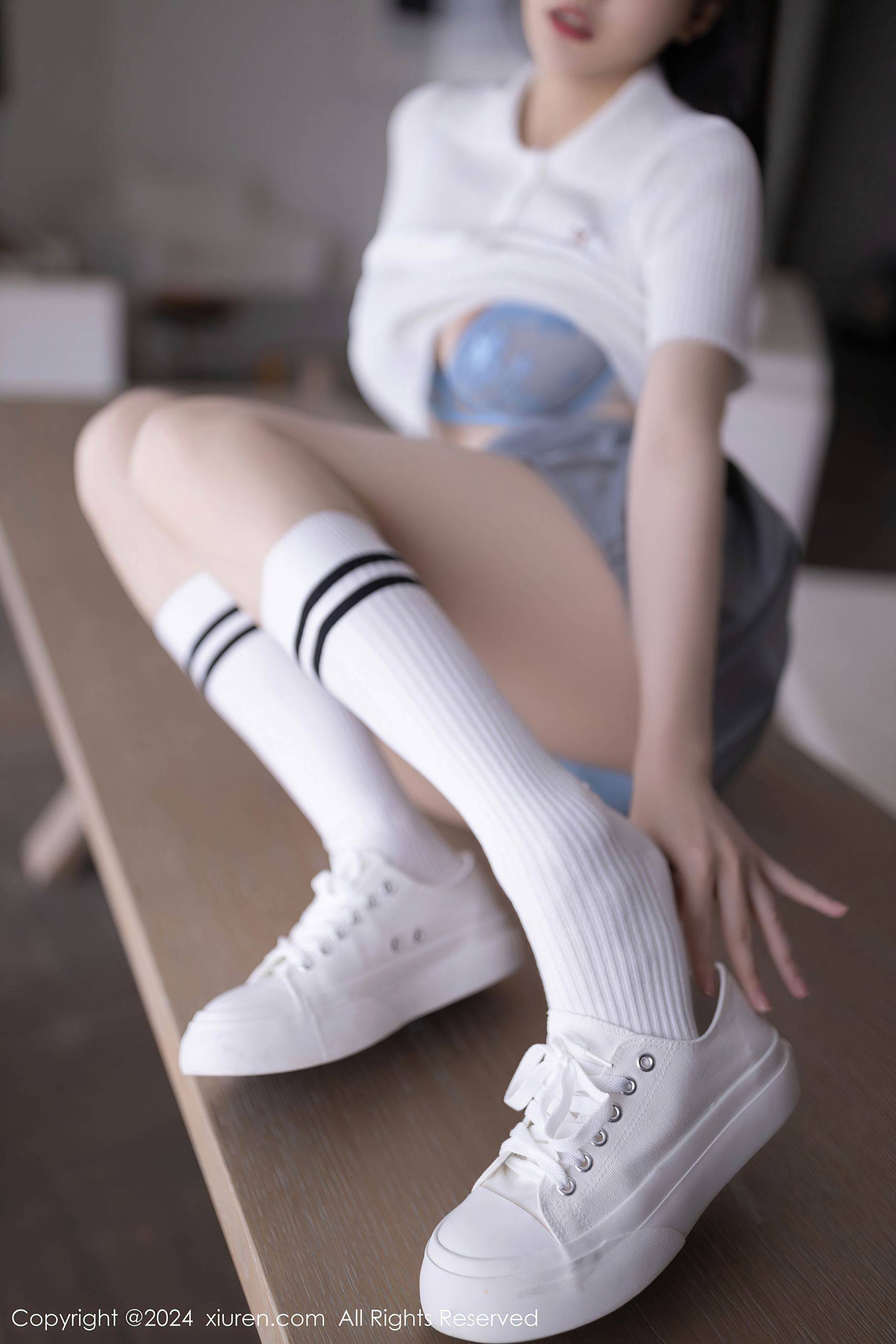 [XiuRen秀人网] No.8649 安然anran 美腿短裙Xiuren秀人写真高清美女套图写真下载-看套图看套图