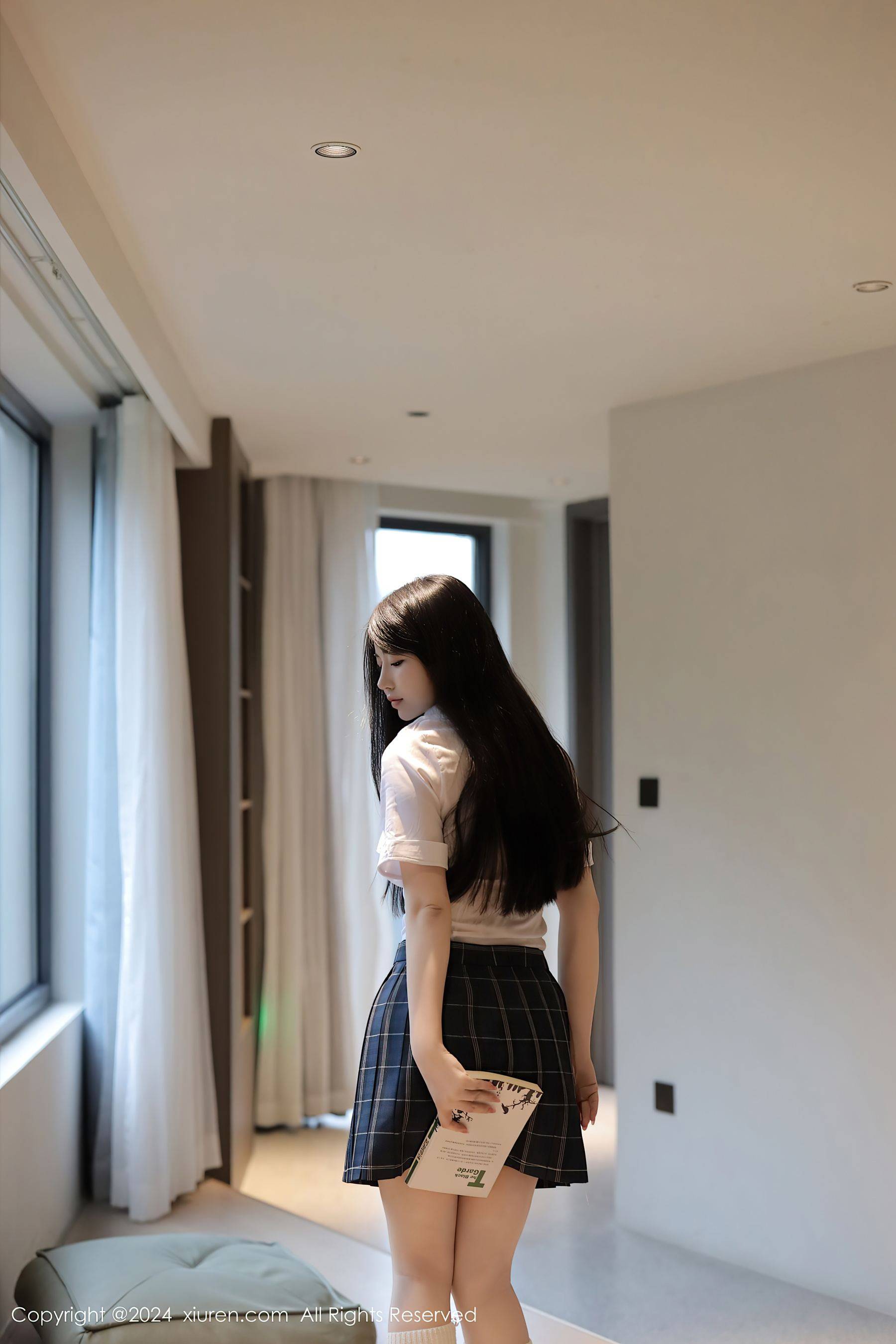 [XiuRen秀人网] No.8173 陈小花 丝袜美腿Xiuren秀人写真高清美女套图写真下载-看套图看套图