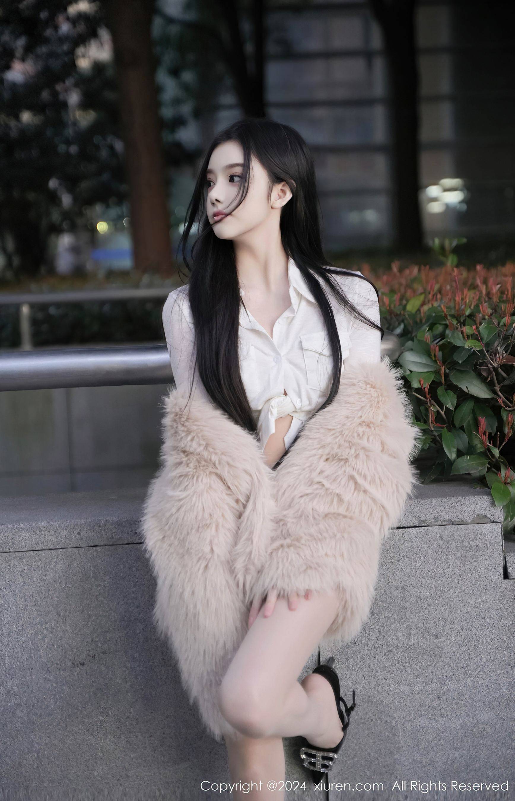[XiuRen秀人网] No.8261 龙雪儿 清纯美腿Xiuren秀人写真高清美女套图写真下载-看套图看套图