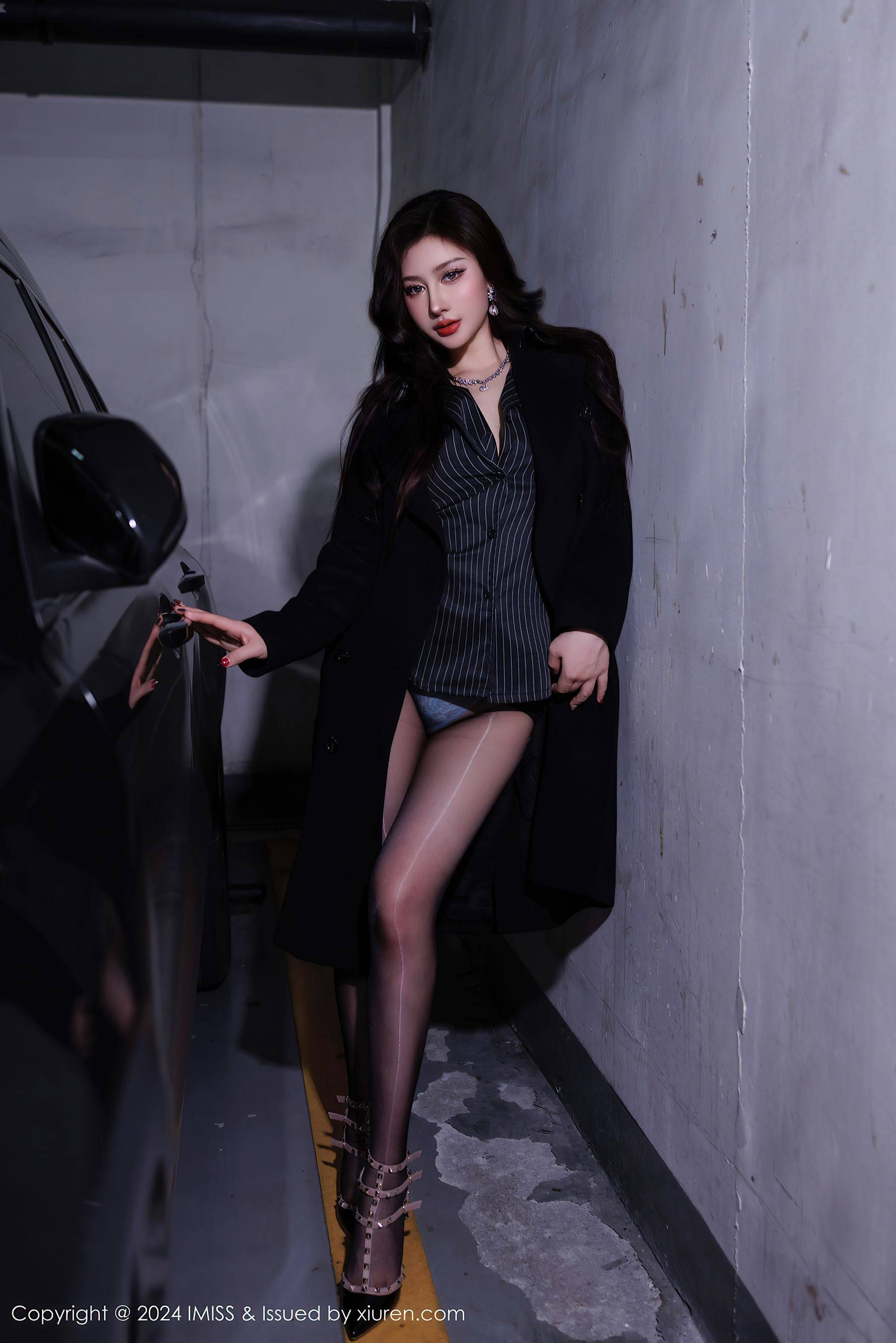 [IMISS爱蜜社] VOL.768 蕾蕾醒了没 黑丝美腿Xiuren秀人写真高清美女套图写真下载-看套图看套图