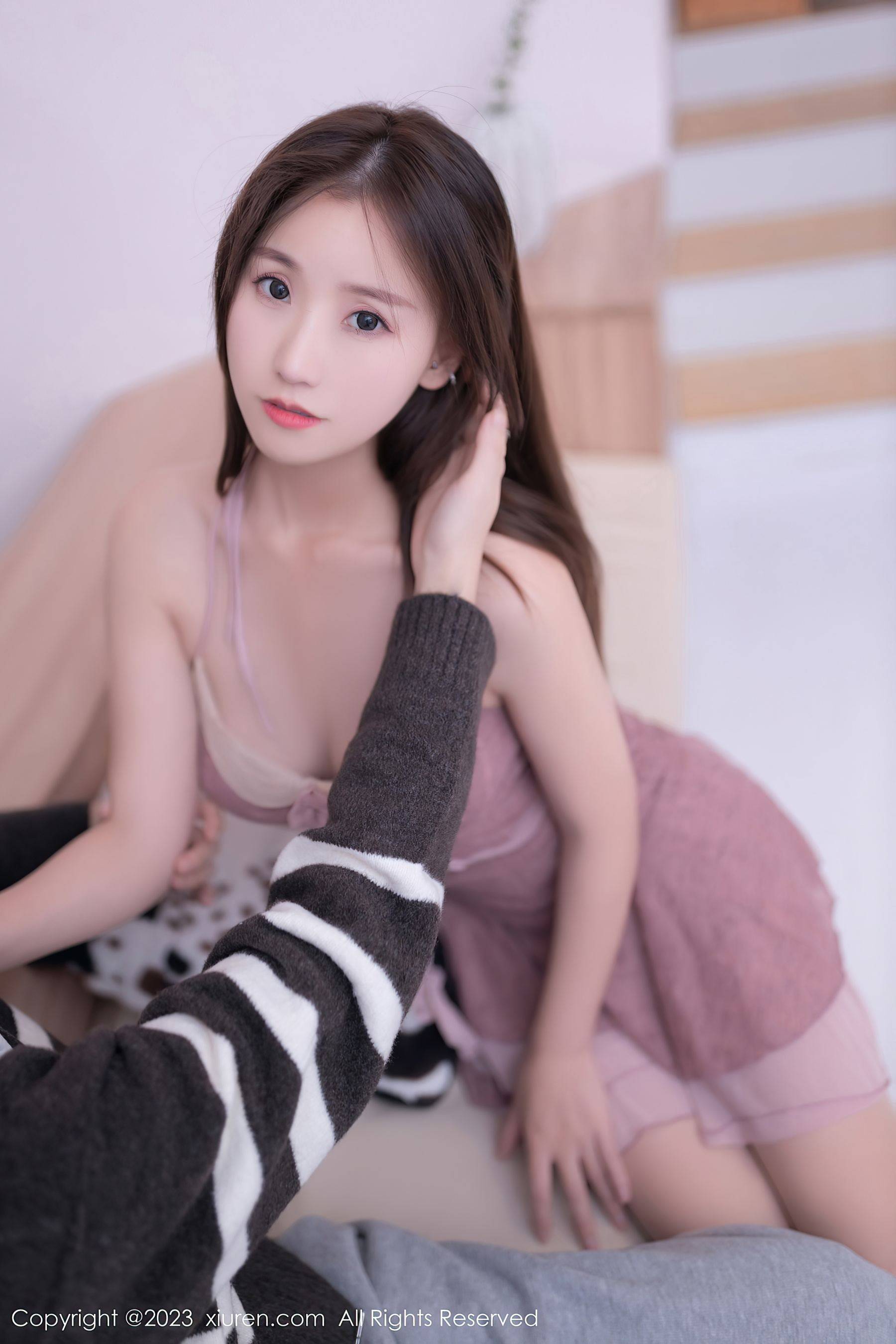 [XiuRen秀人网] No.7838 杏子Yada 睡裙美腿Xiuren秀人写真高清美女套图写真下载-看套图看套图